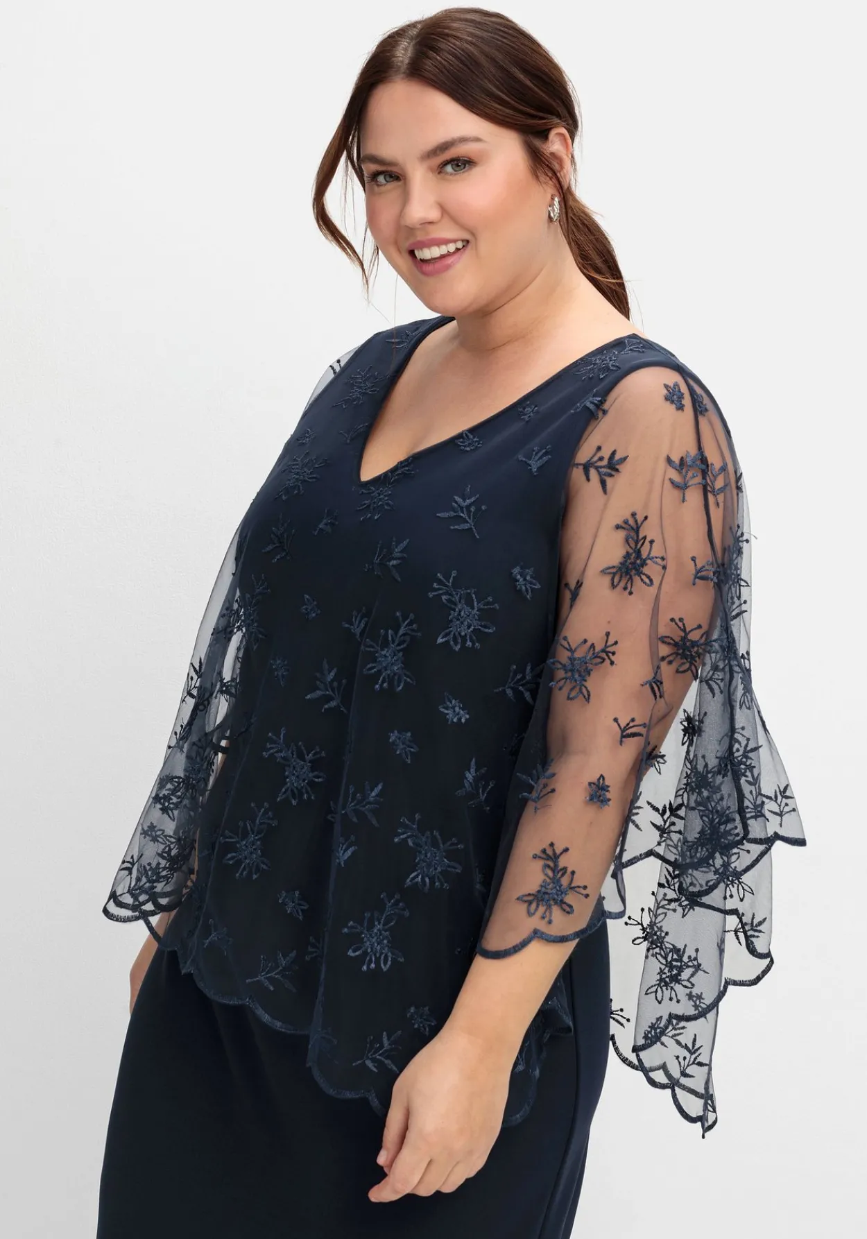 Abendkleid im Lagenlook, mit Mesh und Spitze<sheego Online