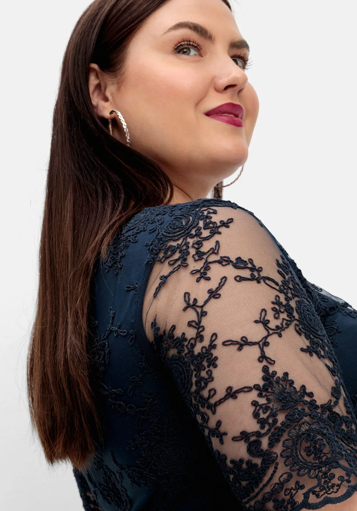 Abendkleid mit besticktem Mesh-Oberteil<sheego Outlet