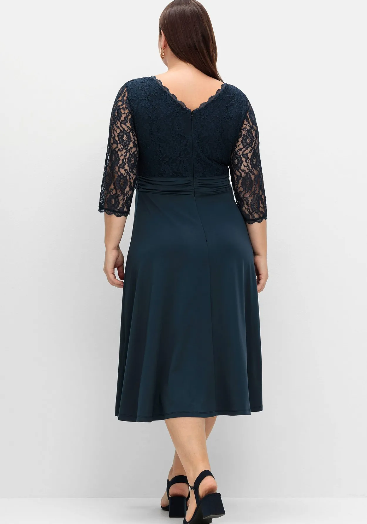 Abendkleid mit Oberteil aus floraler Spitze<sheego New