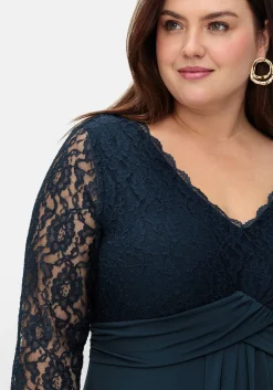 Abendkleid mit Oberteil aus floraler Spitze<sheego New