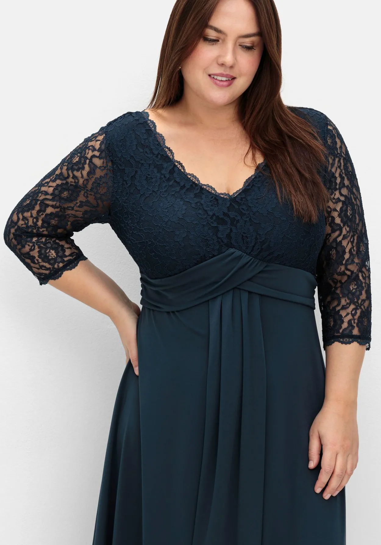 Abendkleid mit Oberteil aus floraler Spitze<sheego New