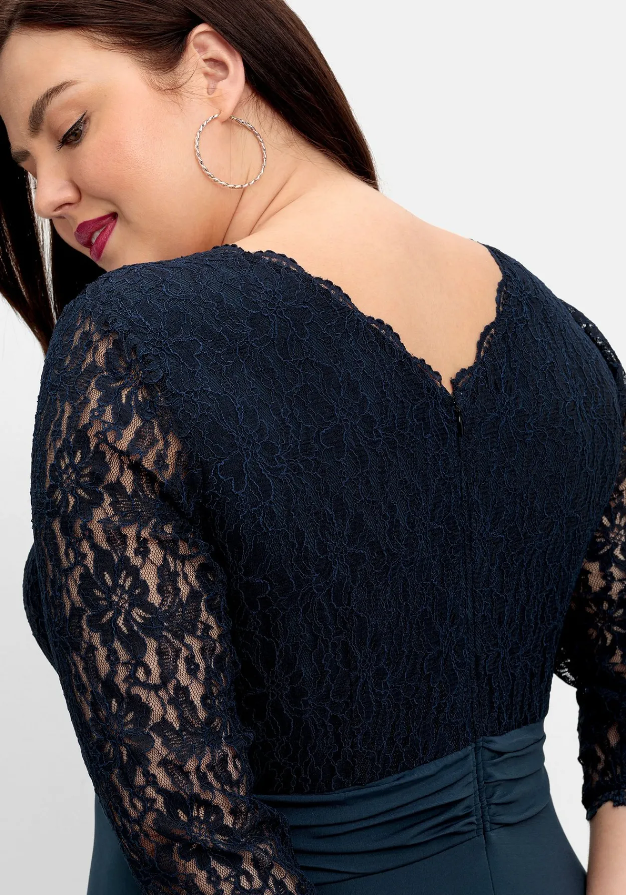 Abendkleid mit Oberteil aus floraler Spitze<sheego Hot