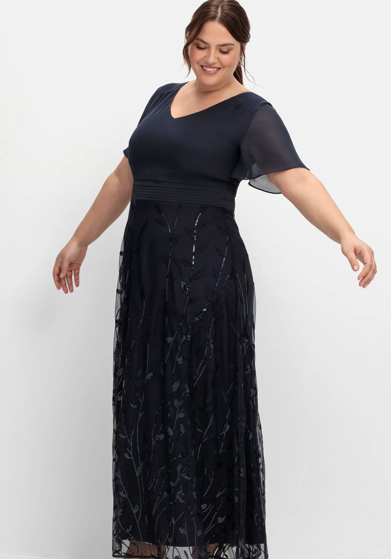 Abendkleid mit Stickerei und Pailletten am Rock<sheego Fashion