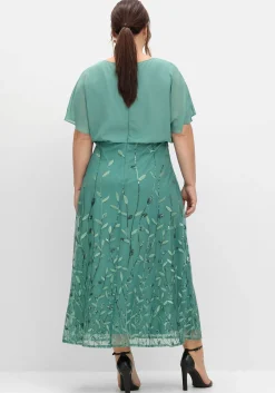 Abendkleid mit Stickereien und Pailletten am Rock<sheego Online