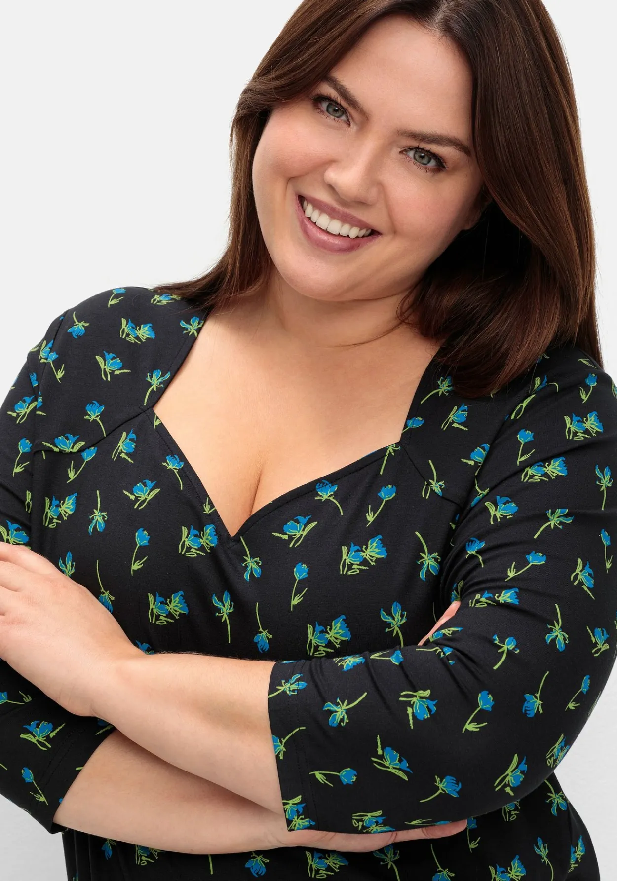 3/4-Arm-Shirt mit Blumenprint und Herzausschnitt<sheego Fashion