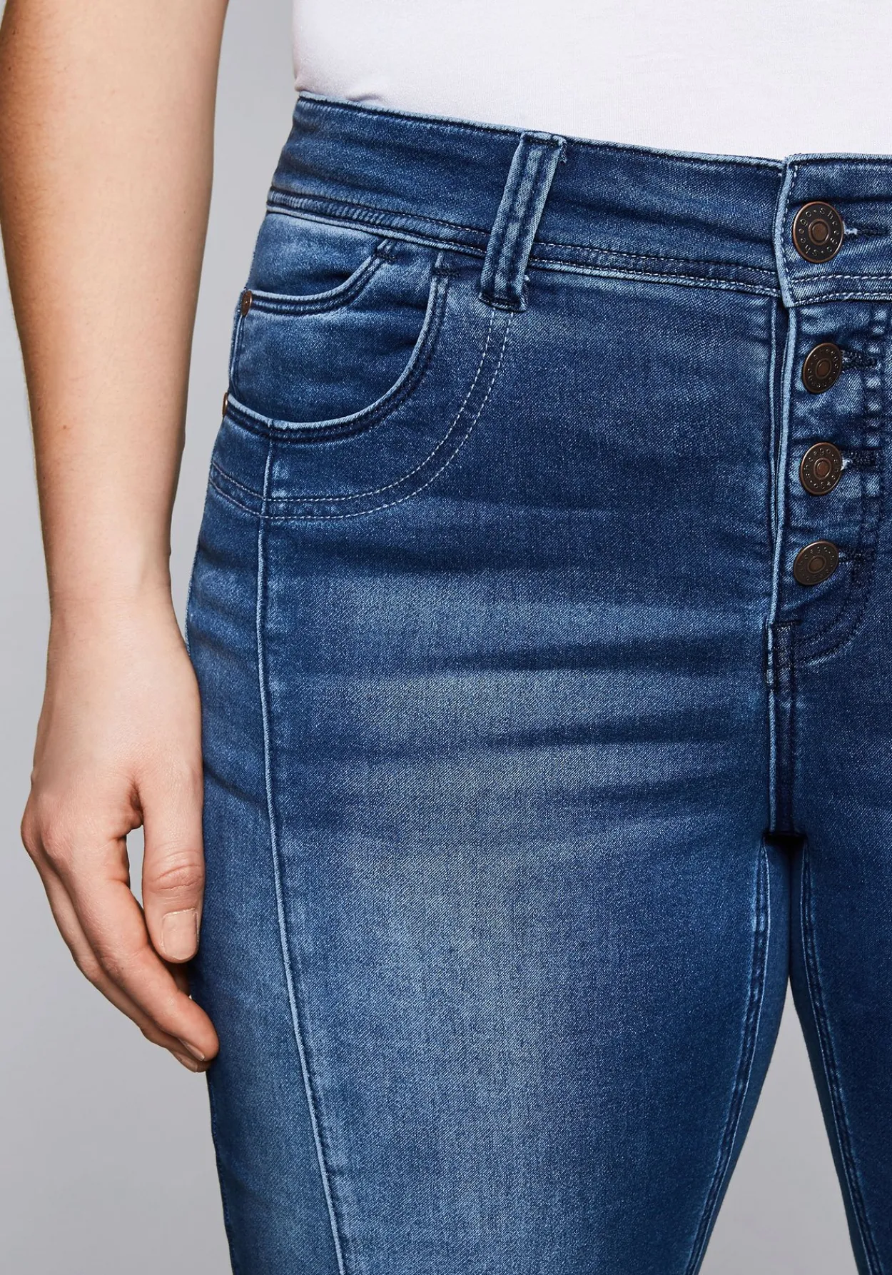 Bermudas aus Sweat-Denim mit Teilungsnaht<sheego Fashion