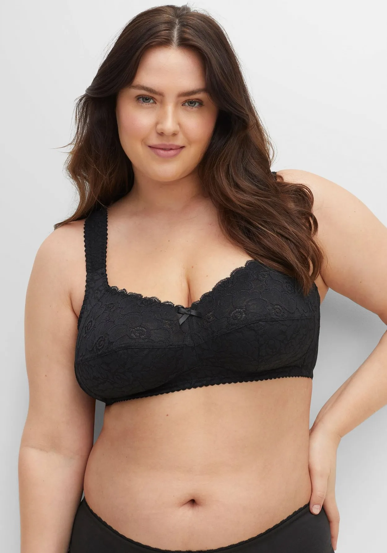 BH ohne Bügel mit leicht transparenter Spitze<sheego Fashion
