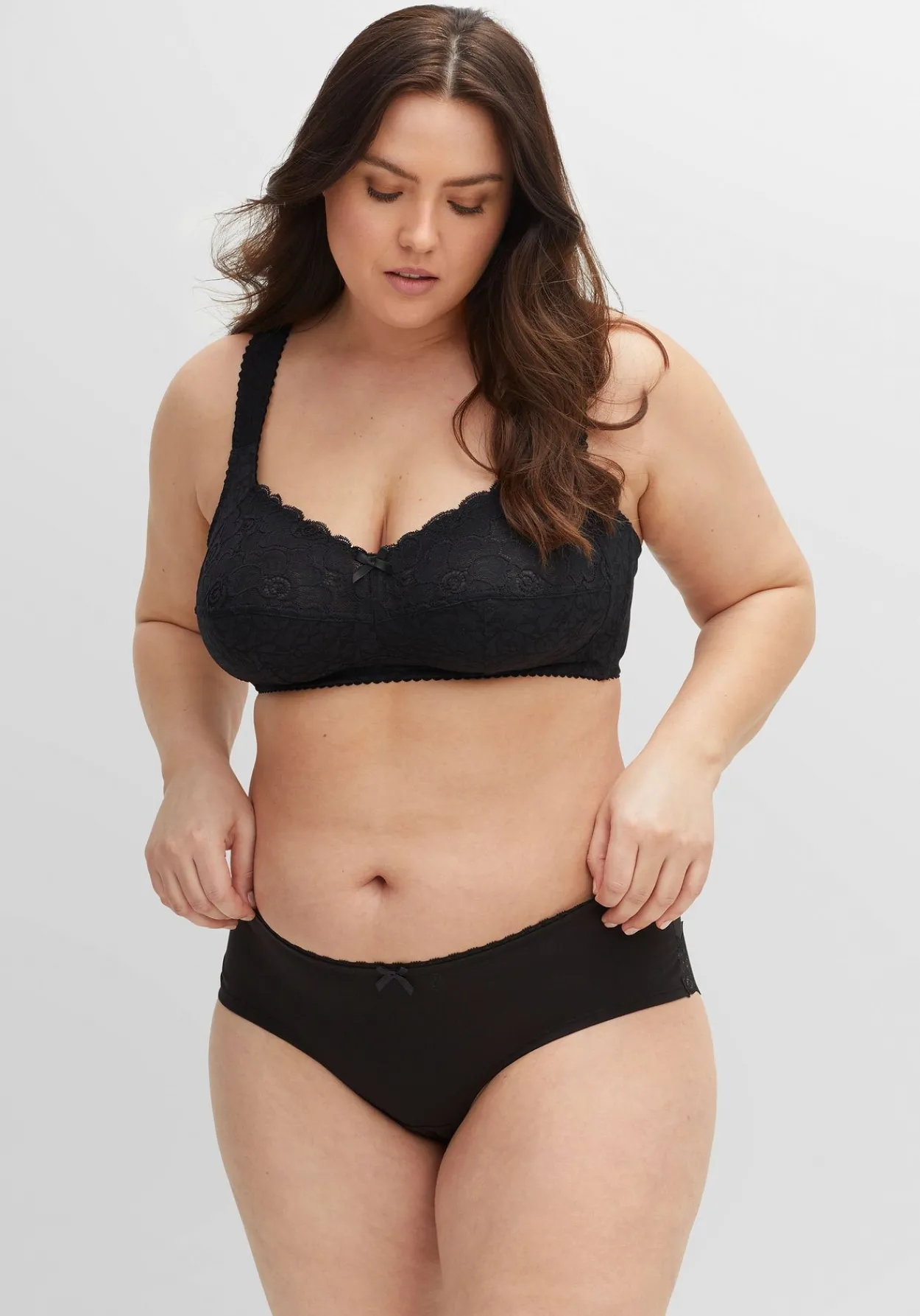 BH ohne Bügel mit leicht transparenter Spitze<sheego Fashion