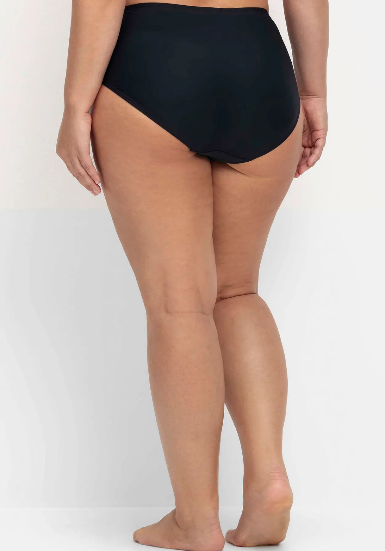 Bikinihose in hohem Schnitt, mit Shaping-Einsatz<sheego Hot