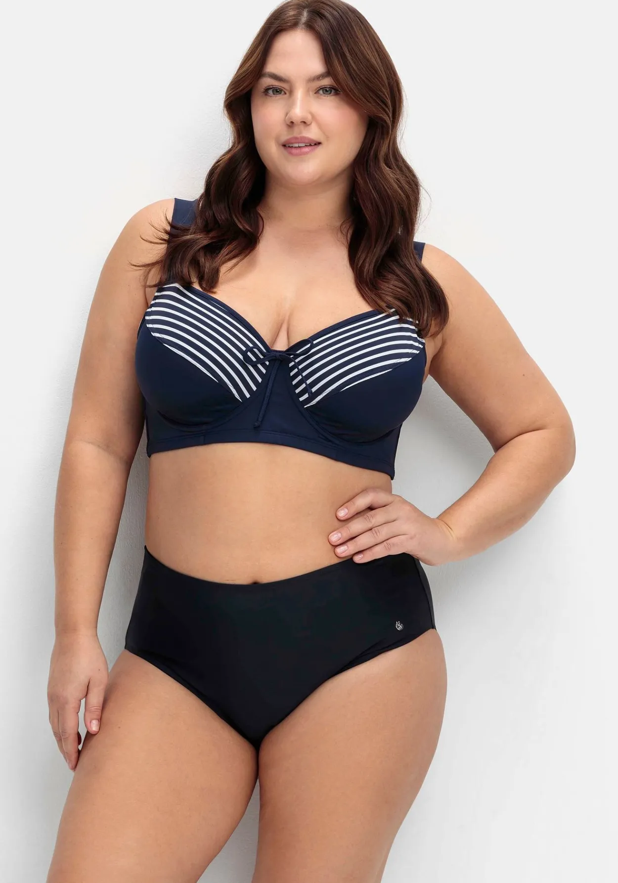 Bikinihose in hohem Schnitt, mit Shaping-Einsatz<sheego Hot