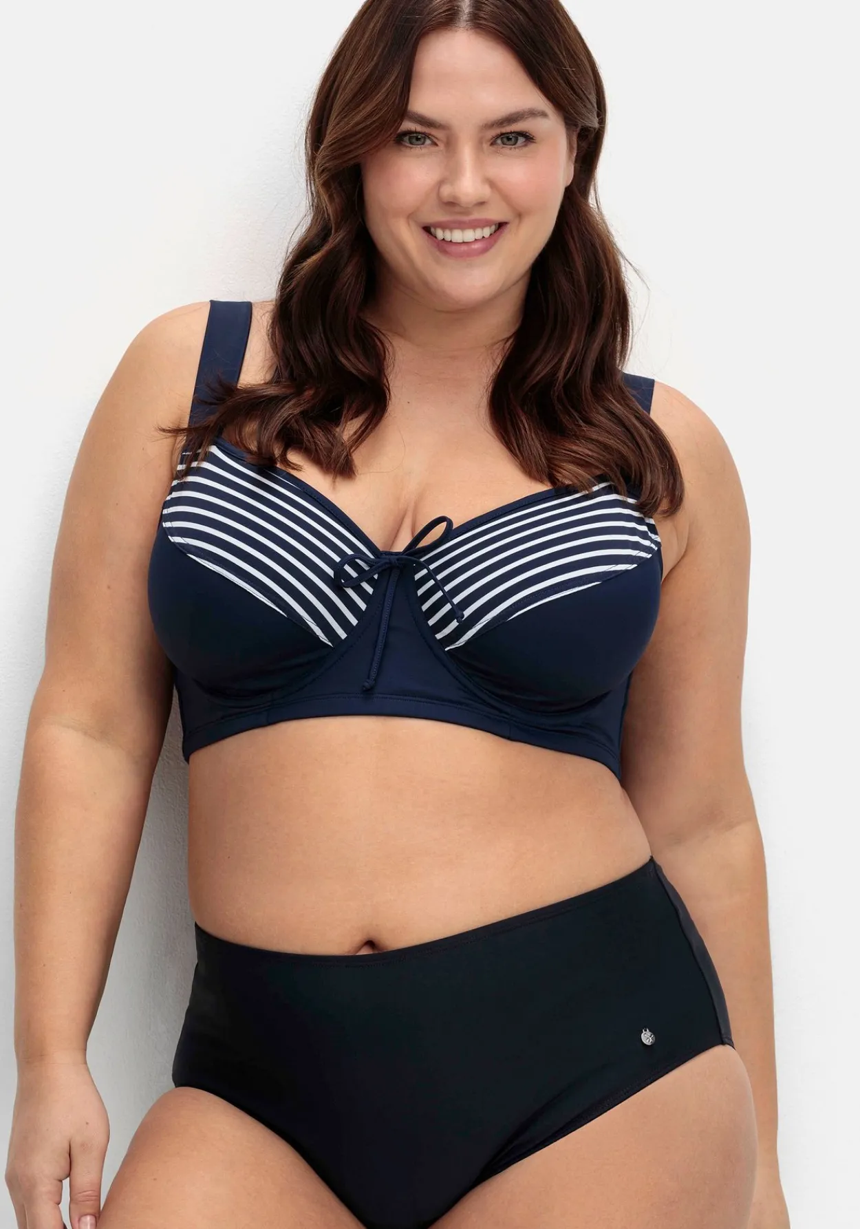 Bikinihose in hohem Schnitt, mit Shaping-Einsatz<sheego Hot