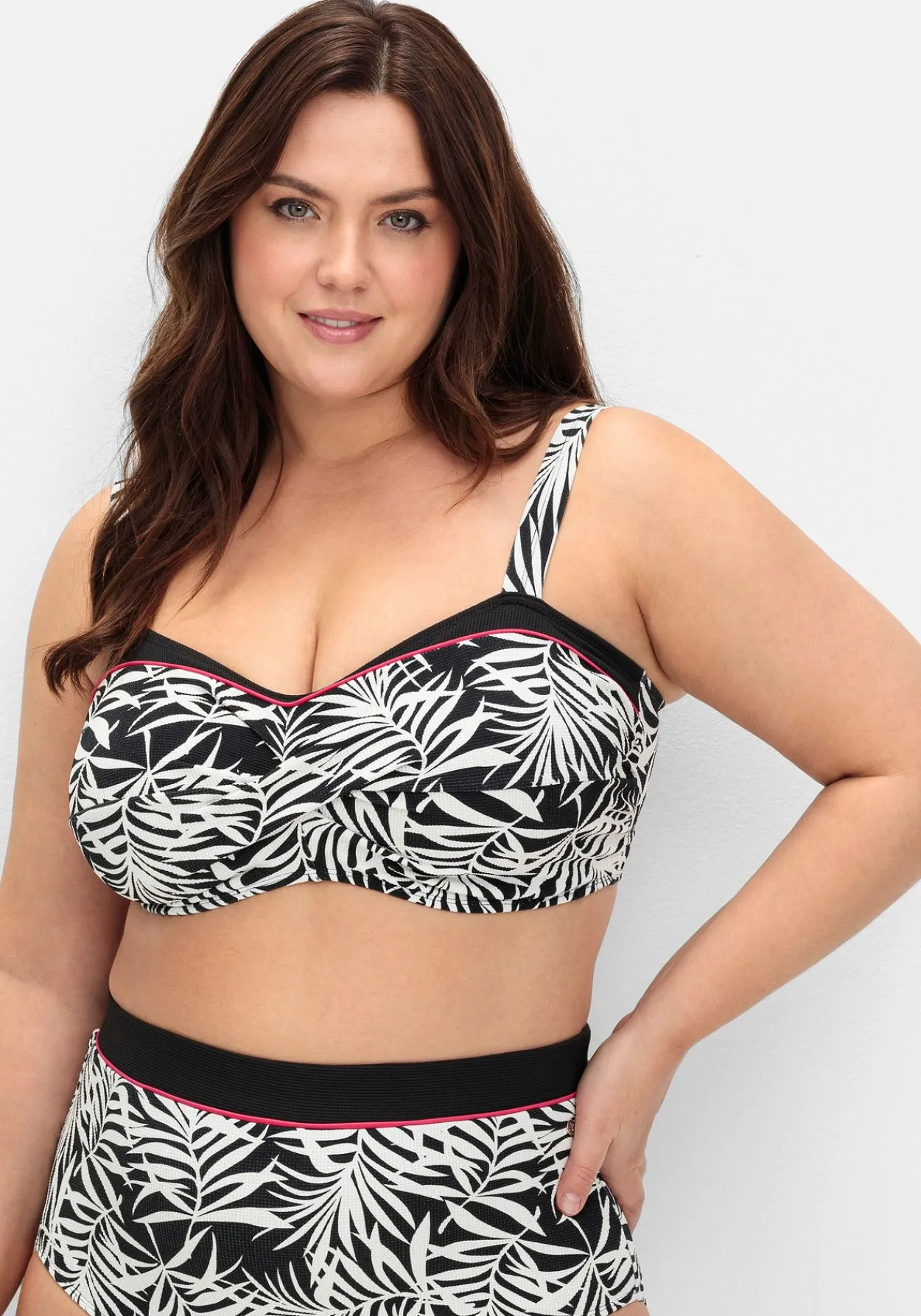 Bikini-Oberteil in Wickeloptik, mit Blätterprint<sheego Online
