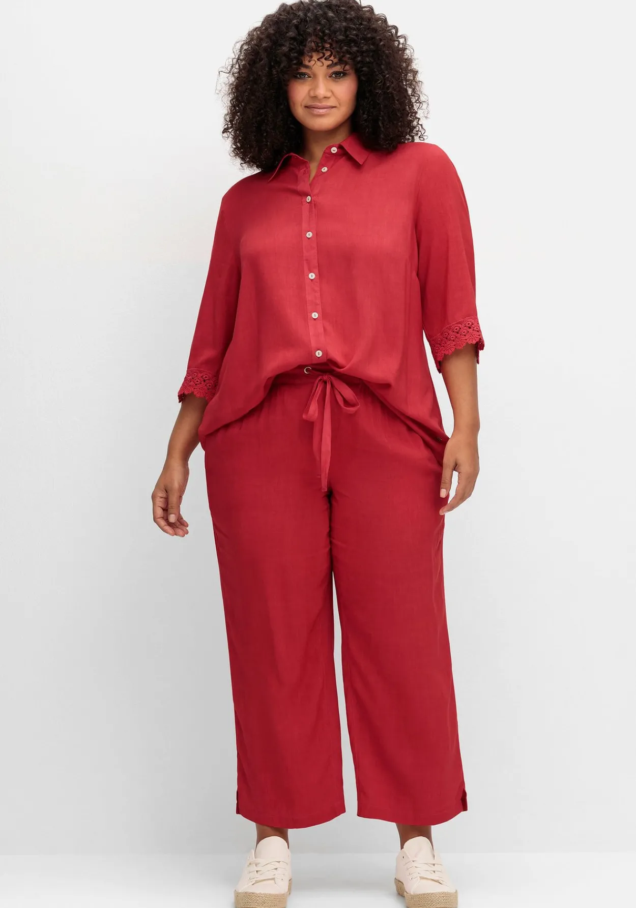 Bluse mit Spitzenkante am Ärmelsaum<sheego Hot