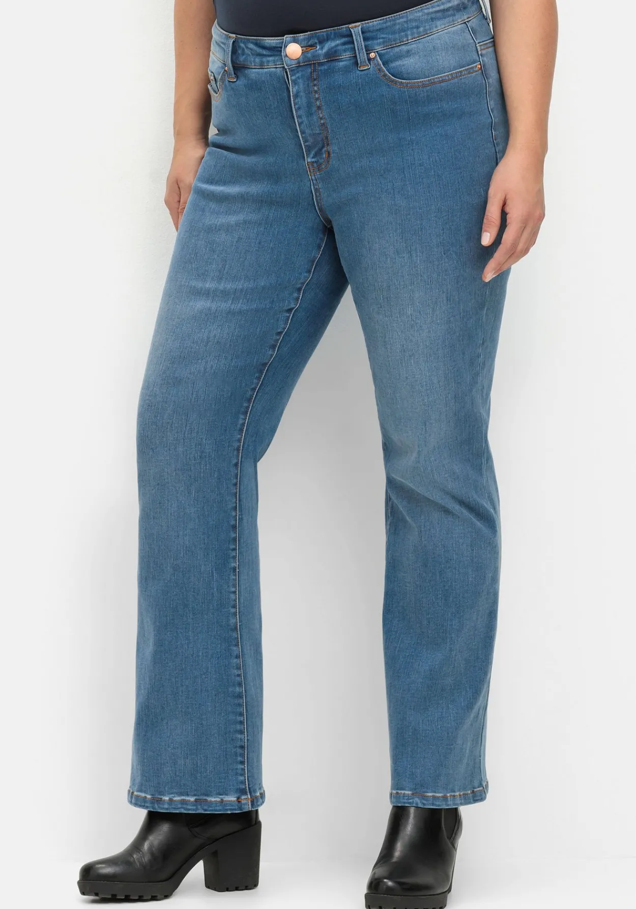 Bootcut Stretch-Jeans mit Bodyforming-Effekt<sheego Fashion