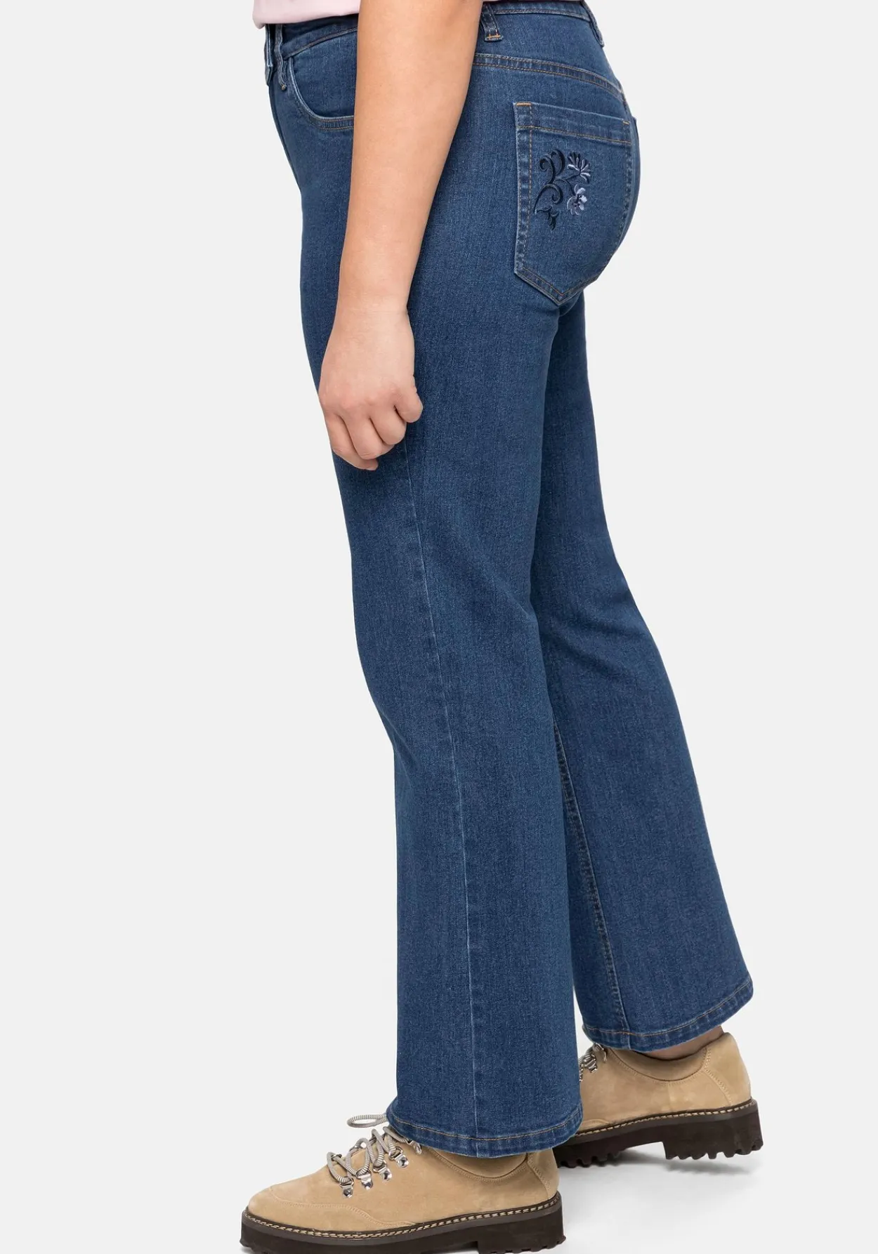 Bootcut Trachtenjeans mit abknöpfbarem Latz<sheego Outlet