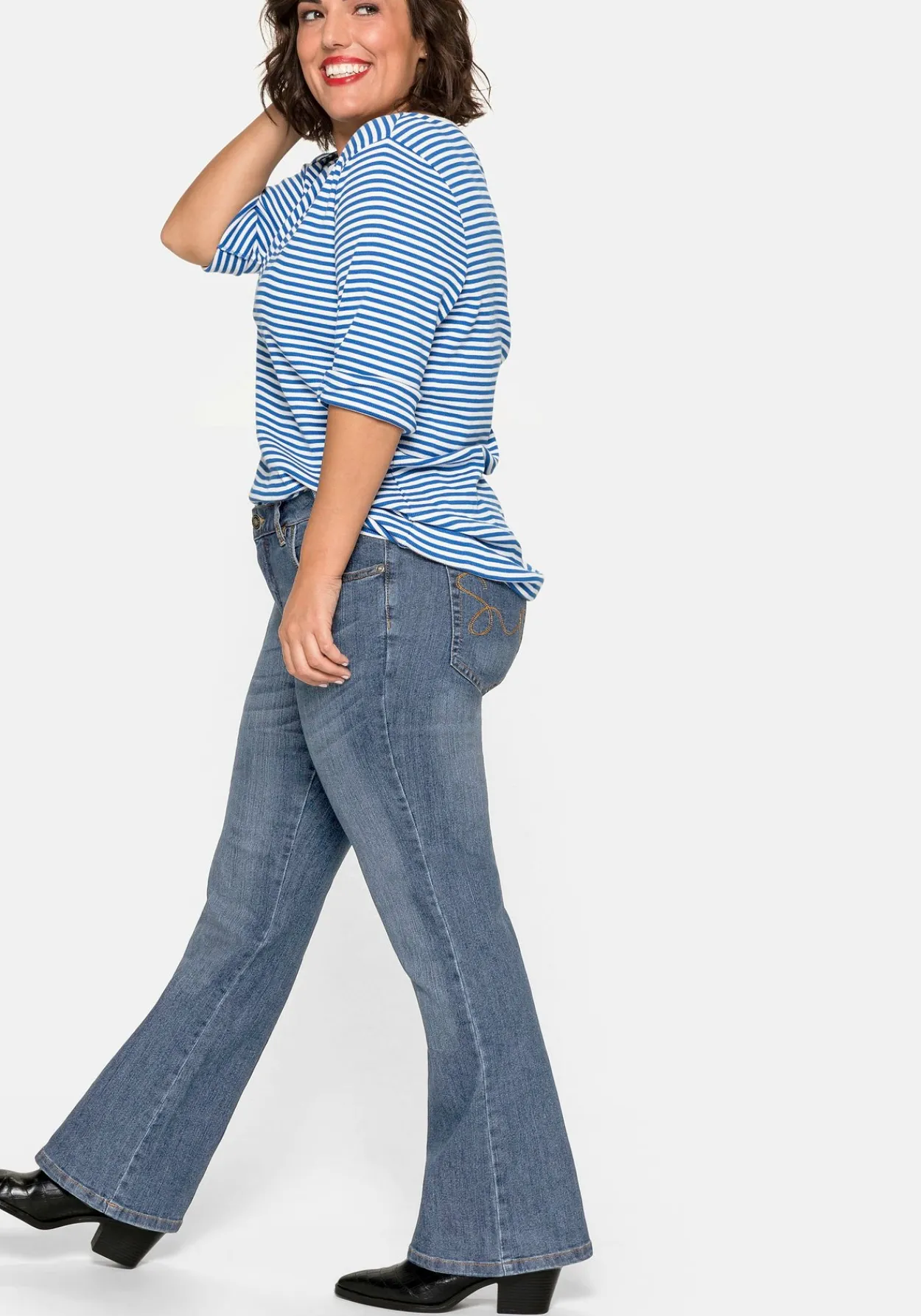 Bootcut-Jeans in 5-Pocket-Form, mit Used-Effekten<sheego Online