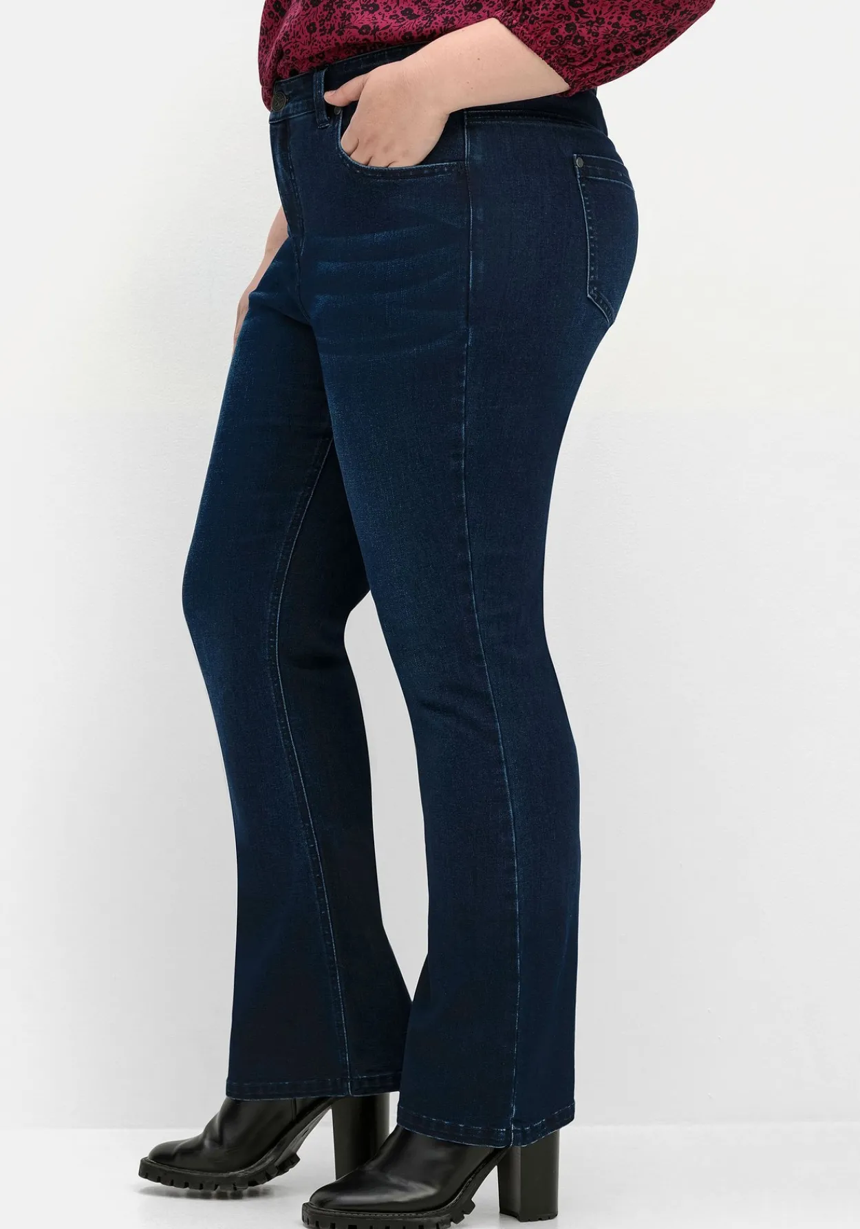 Bootcut-Jeans mit Catfaces und Shaping-Einsatz<sheego Outlet