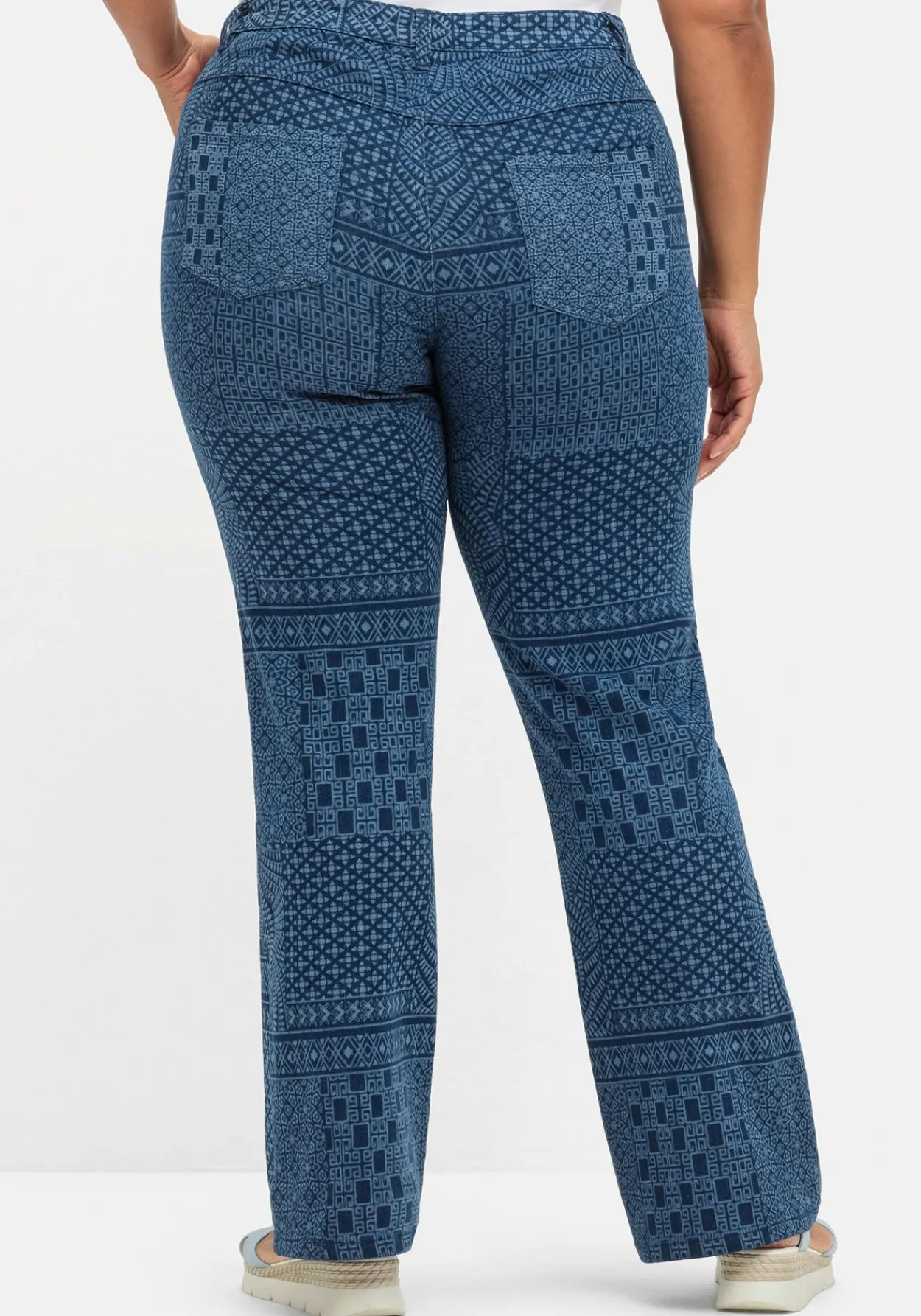 Bootcut-Jeans mit Lasercut-Allovermuster<sheego Online