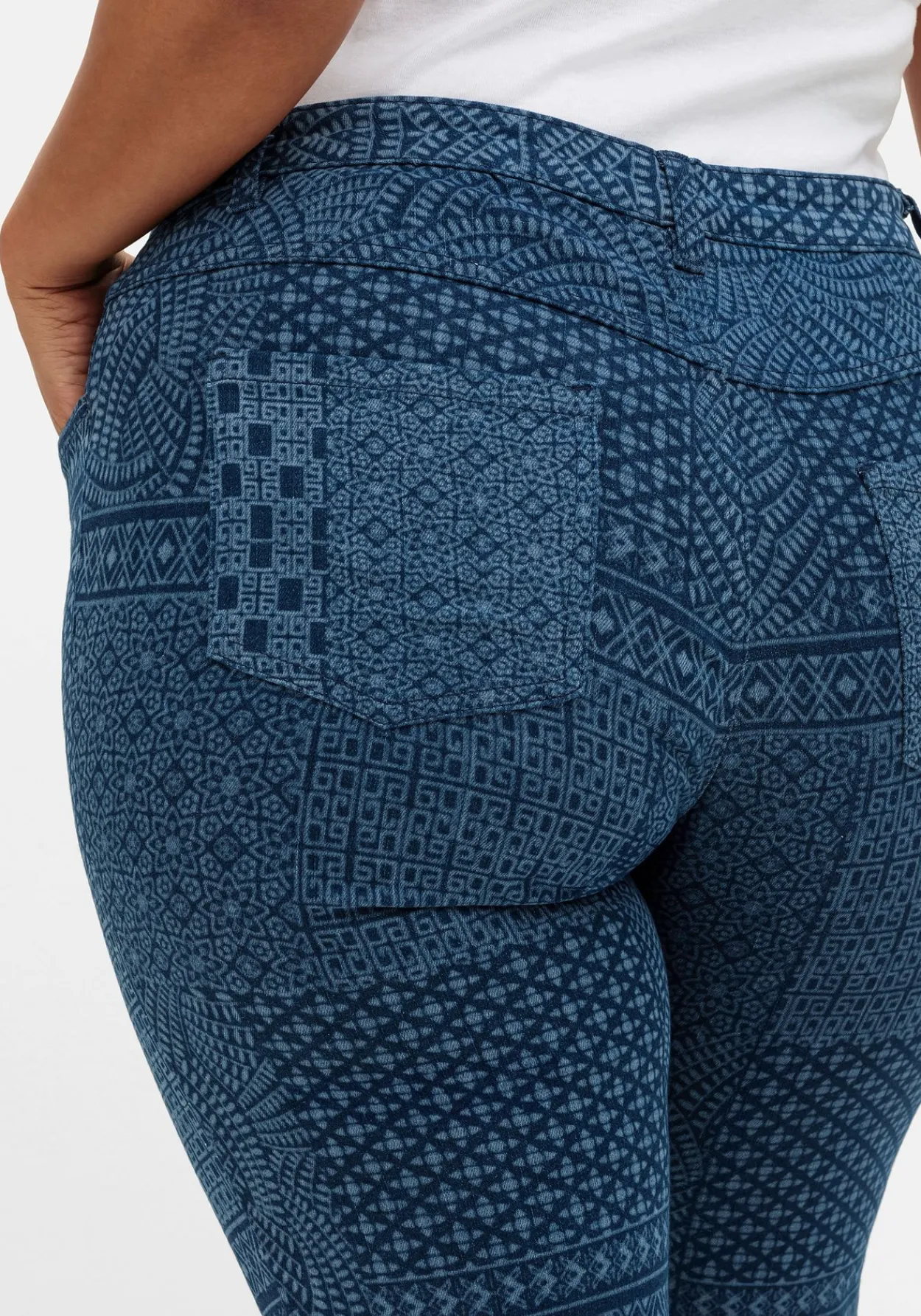 Bootcut-Jeans mit Lasercut-Allovermuster<sheego Online