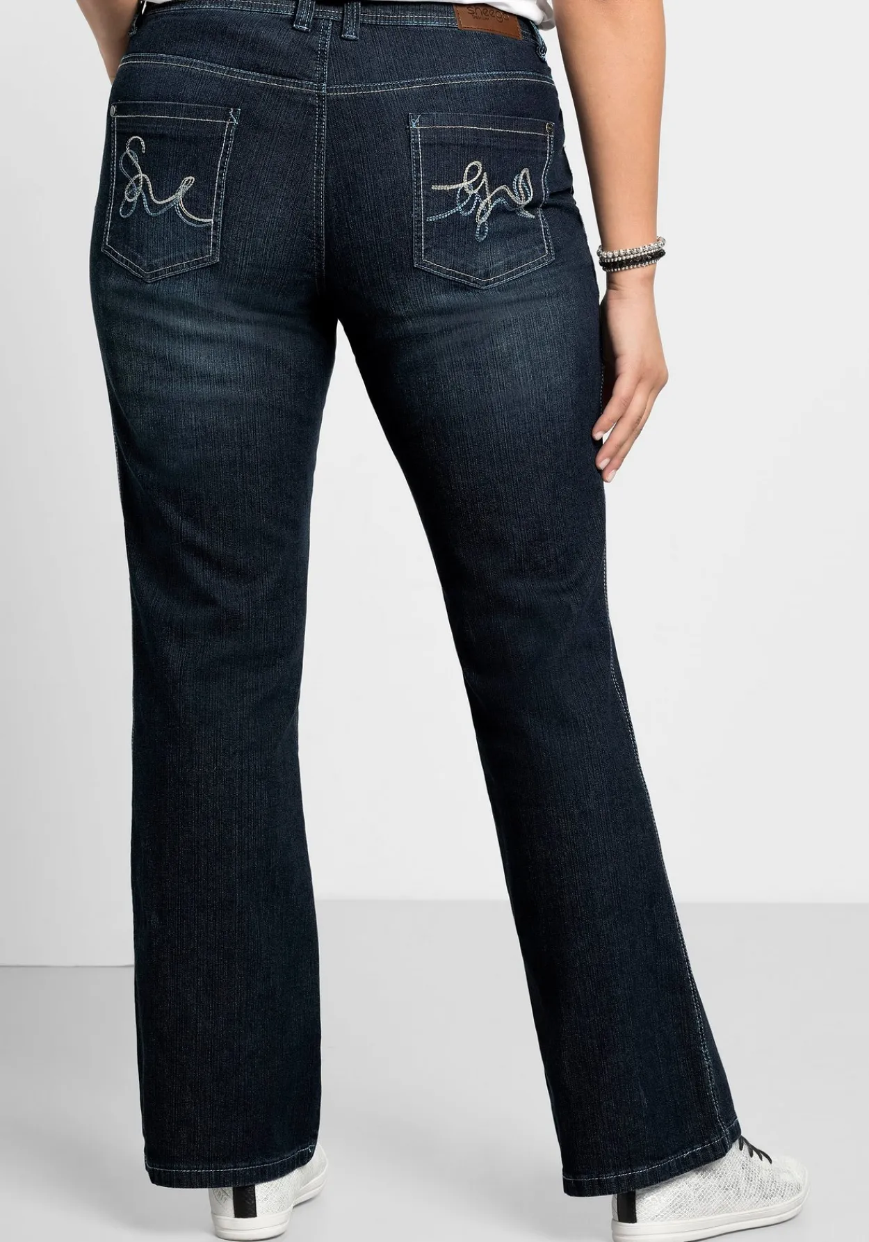 Bootcut-Jeans mit Used-Effekten<sheego Fashion