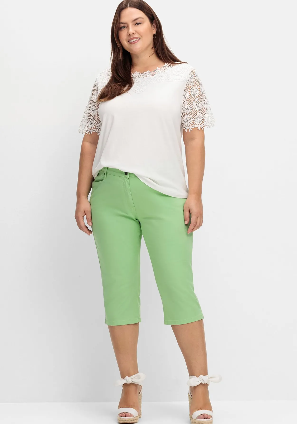 Caprijeans mit Teilgummibund und Glitzersteinen<sheego Sale