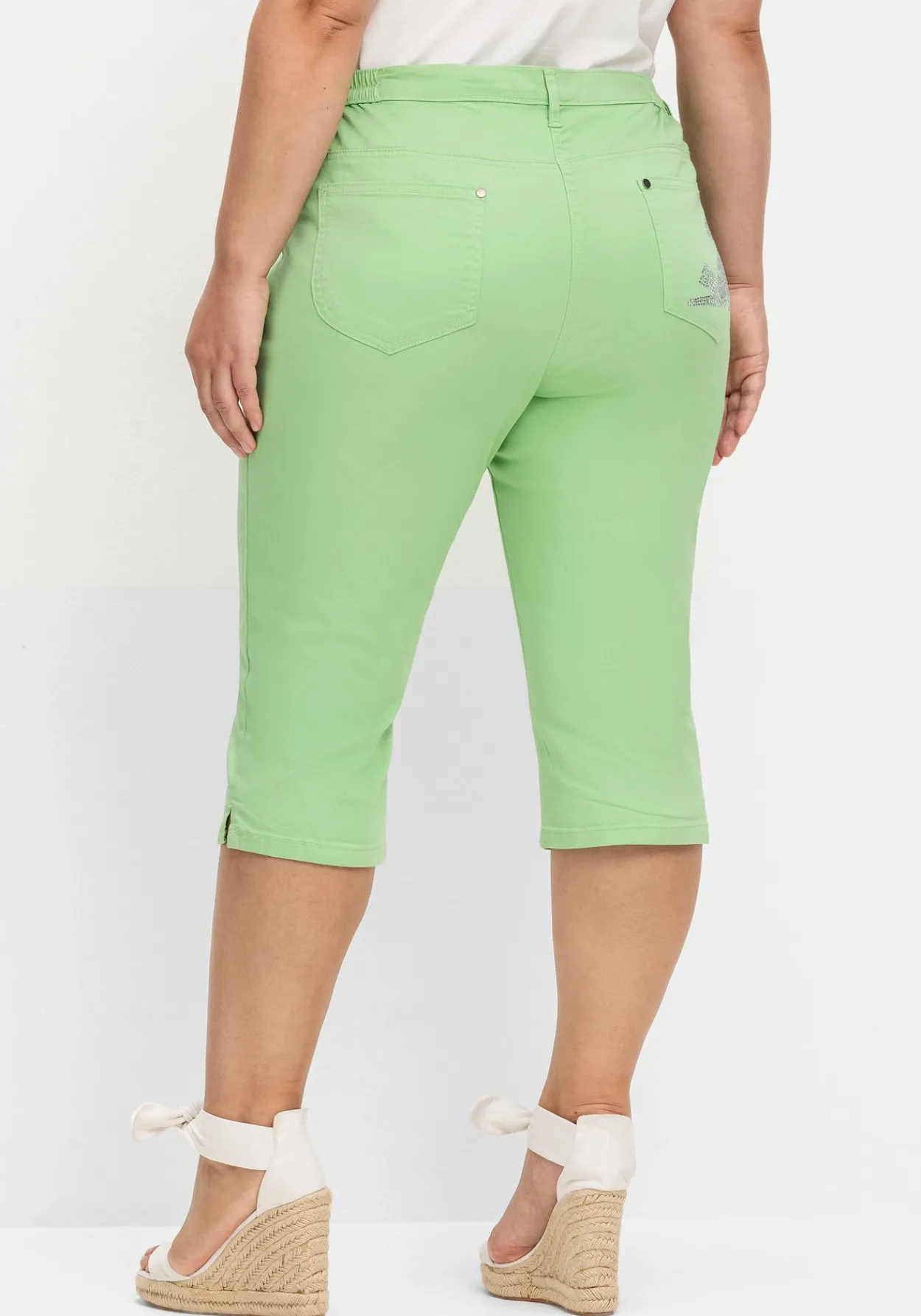 Caprijeans mit Teilgummibund und Glitzersteinen<sheego Sale