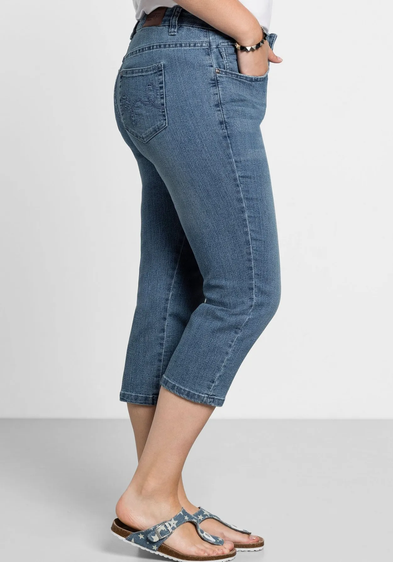 Caprijeans mit Used-Effekten<sheego Clearance