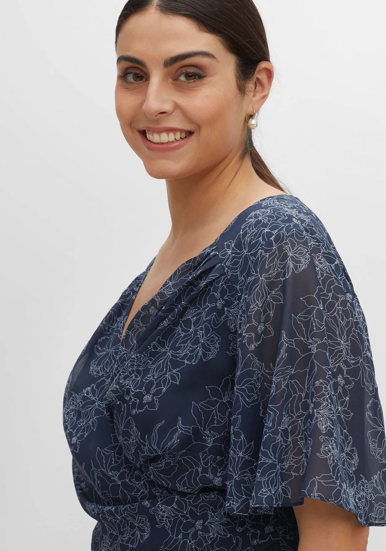 Chiffonkleid in Wickeloptik, mit Alloverprint<sheego Hot
