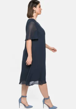 Chiffonkleid mit Schmucksteinen am Ausschnitt<sheego New