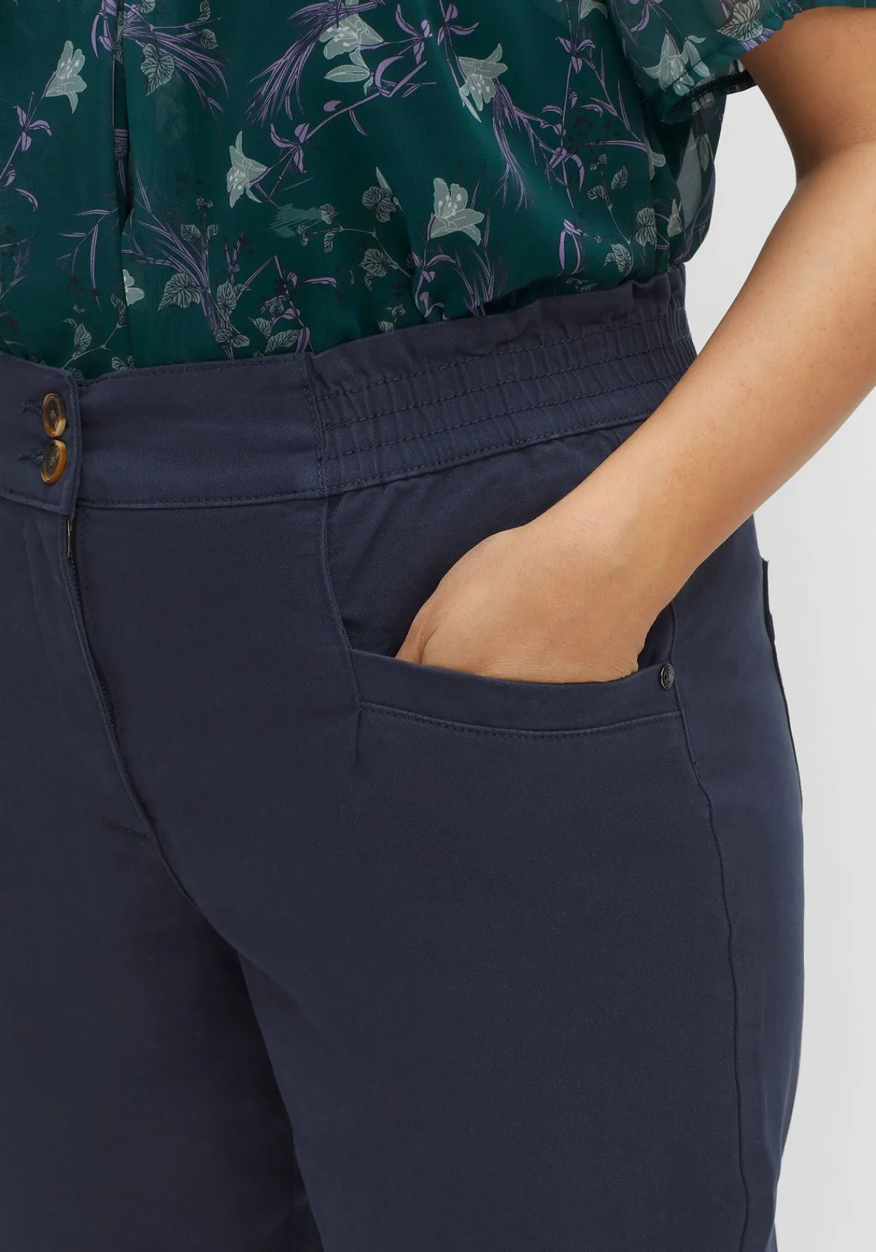 Chinohose aus Twill, mit High-Waist-Bund<sheego New
