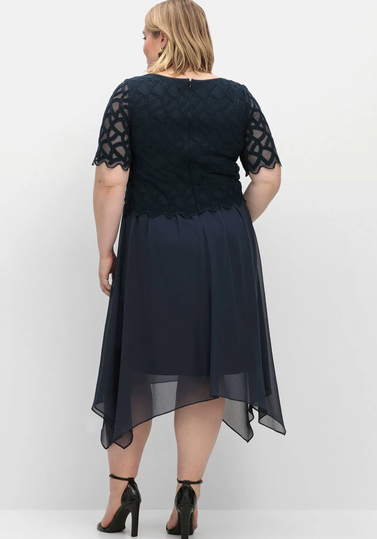 Cocktailkleid aus Chiffon, mit Zierbortenstickerei<sheego Best