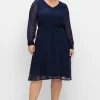 Cocktailkleid aus Dobby-Chiffon, mit Spitze am Ärmel<sheego Fashion