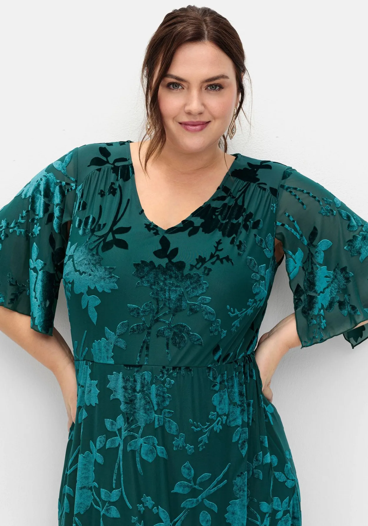 Cocktailkleid aus Mesh, mit Ausbrennermuster<sheego Outlet