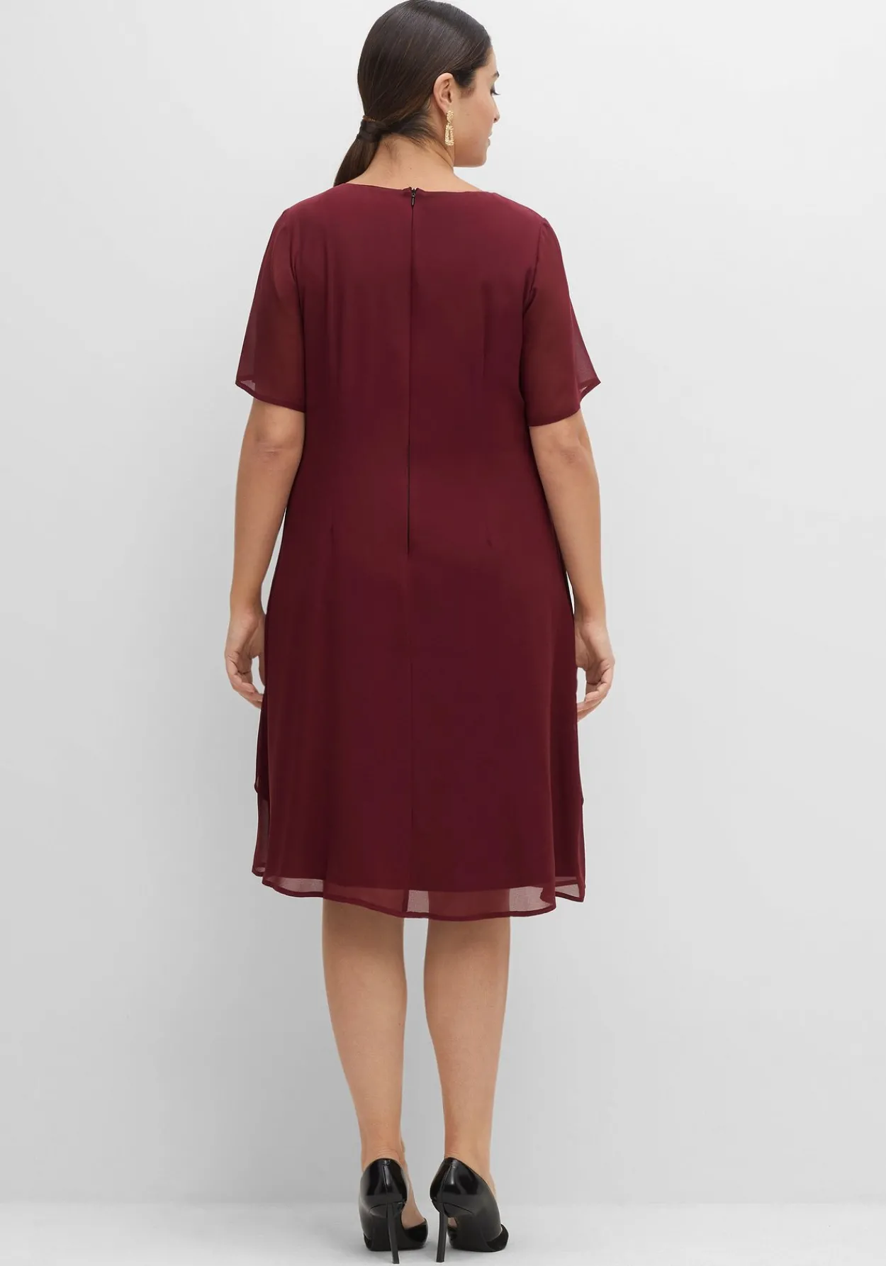 Cocktailkleid mit Spitzen-Einsatz, aus Chiffon<sheego Online