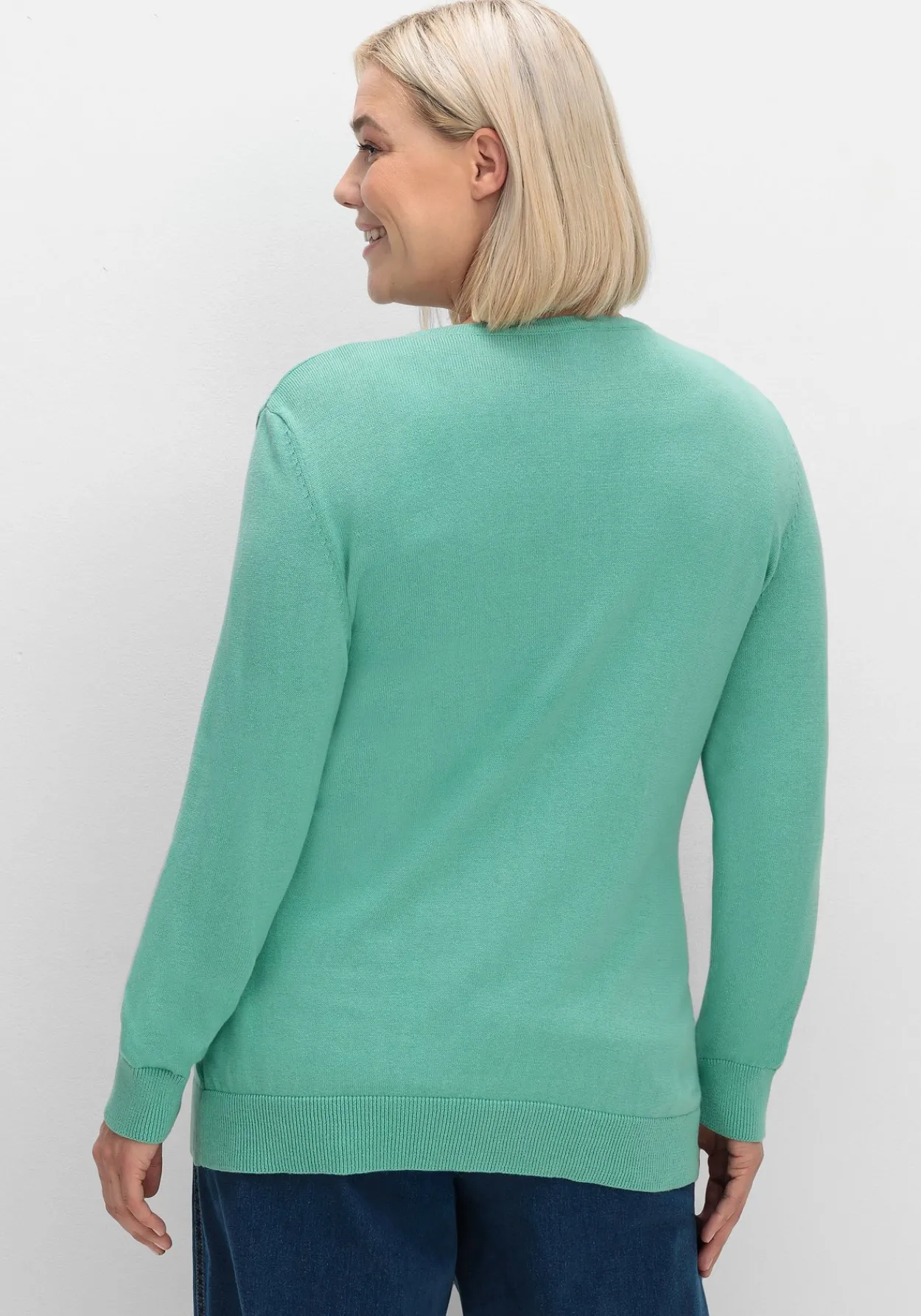 Feinstrickjacke mit Rundhalsausschnitt und Knopfleiste<sheego Outlet