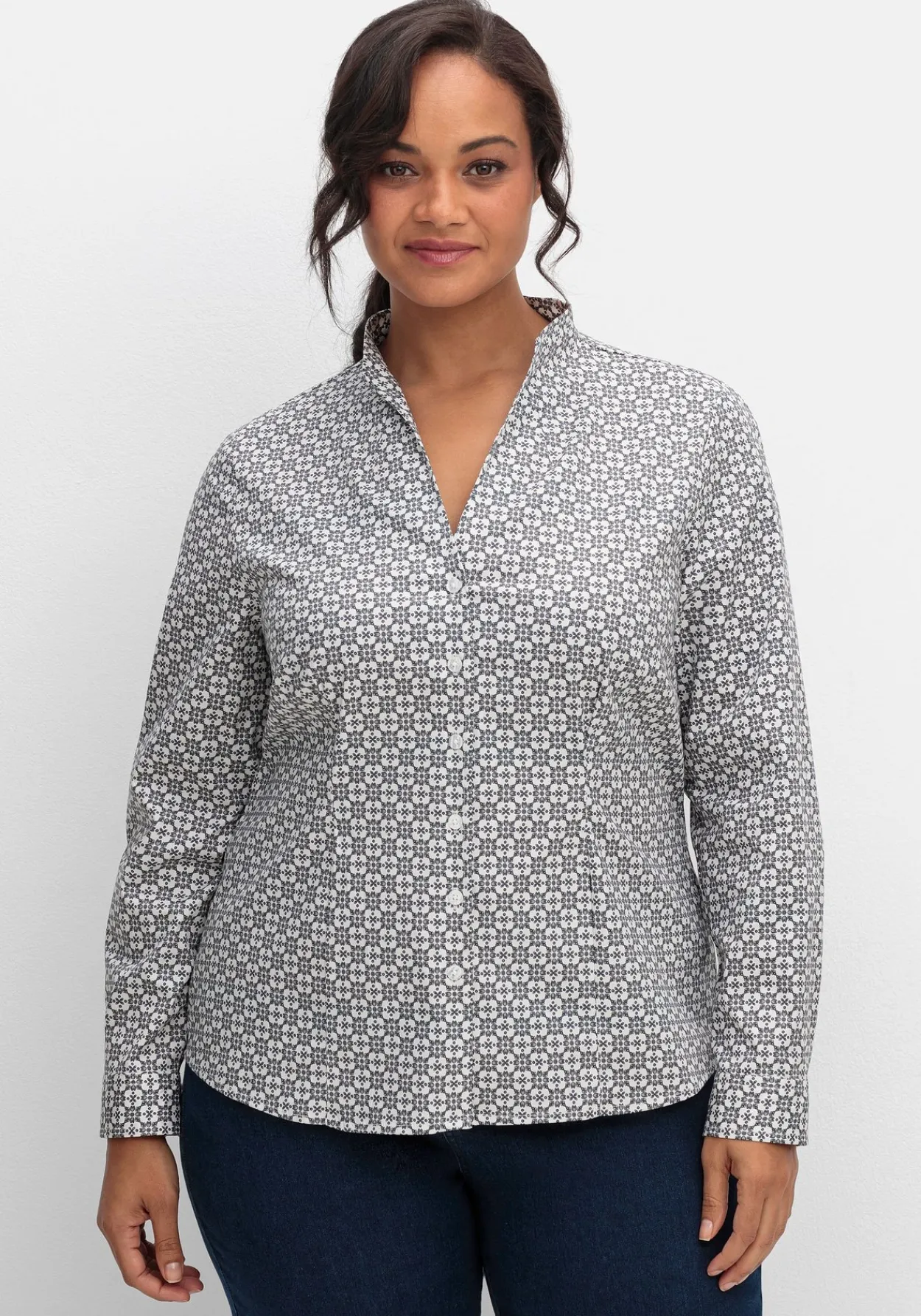 Figurbetonte Bluse mit Stehkragen, bügelfrei<sheego Hot