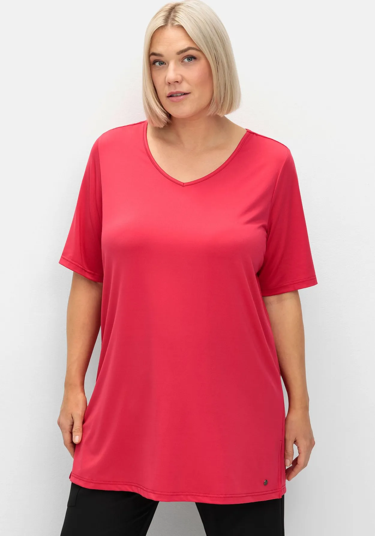 Funktionsshirt in Longform, mit Cut-out im Rücken<sheego Hot