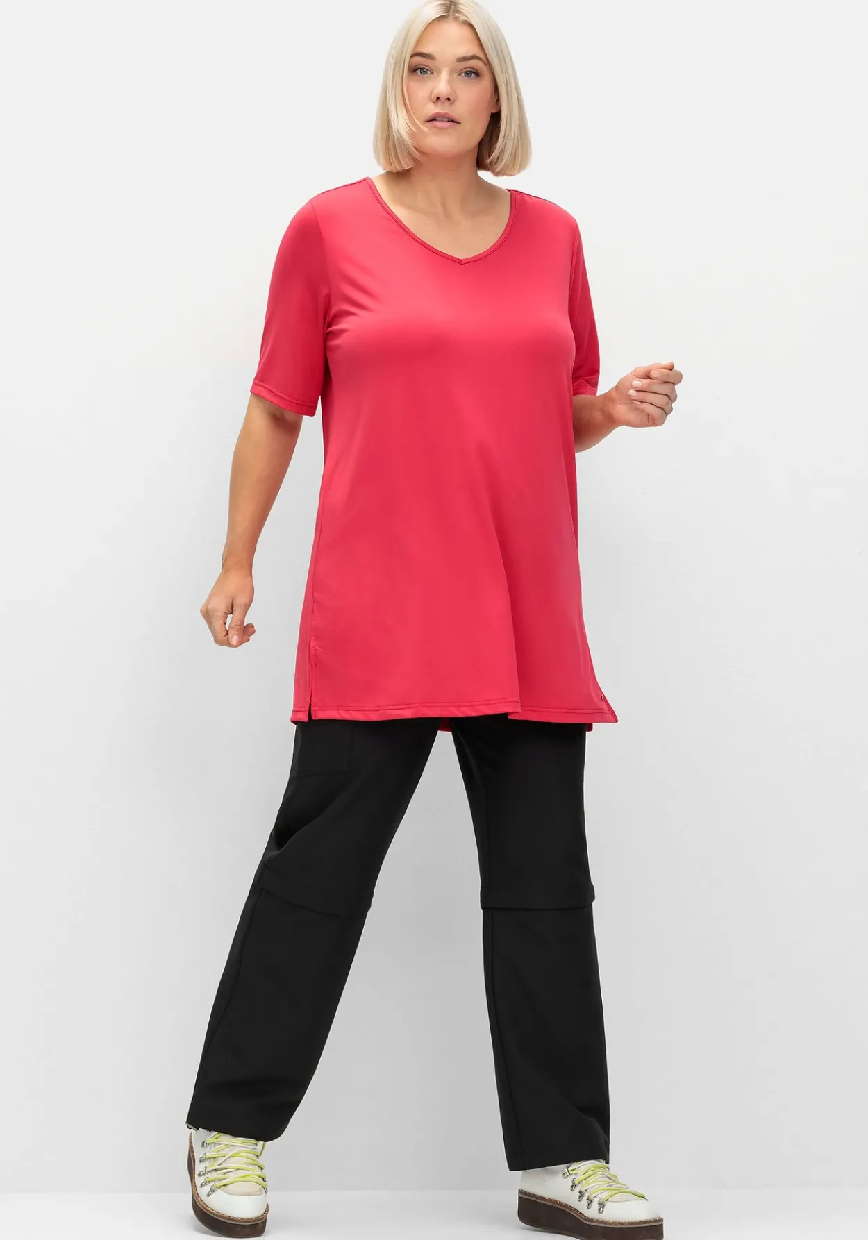 Funktionsshirt in Longform, mit Cut-out im Rücken<sheego Hot