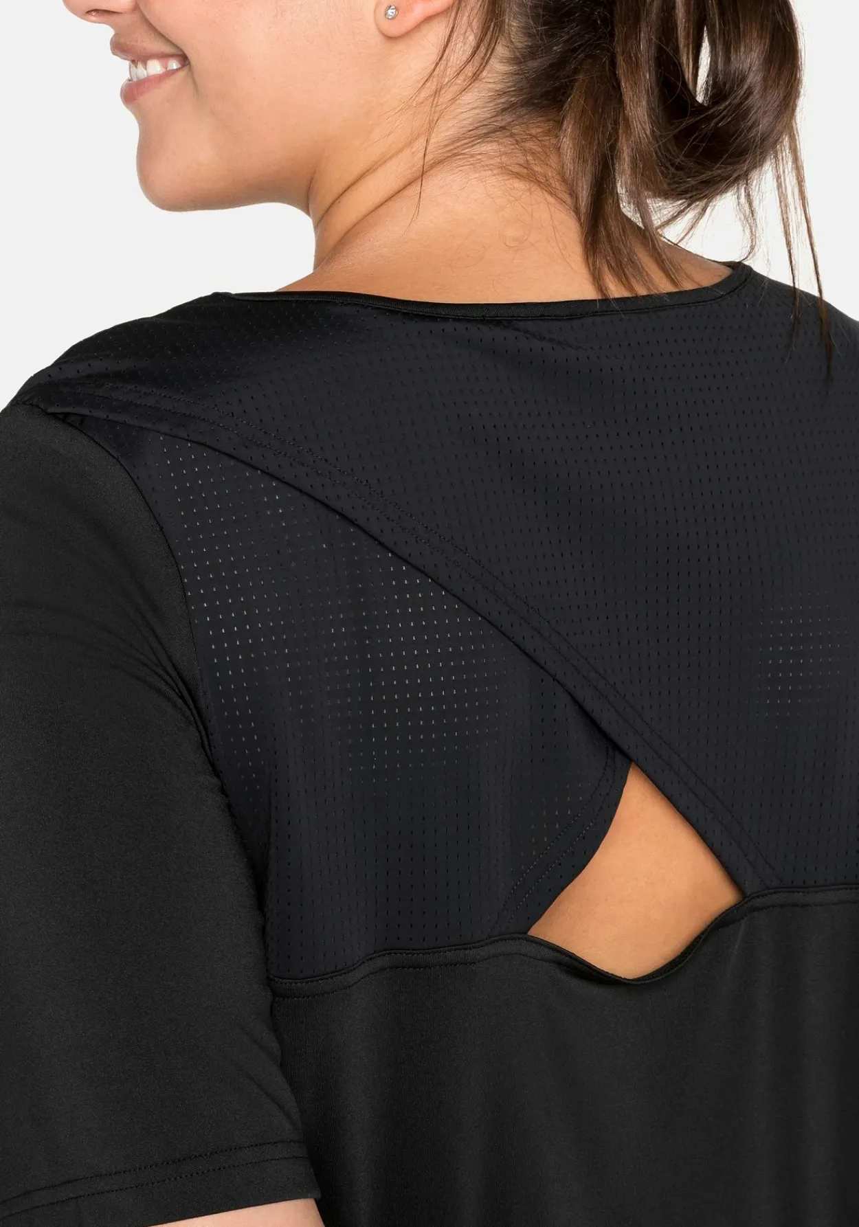 Funktionsshirt in Longform, mit Cut-out im Rücken<sheego Online