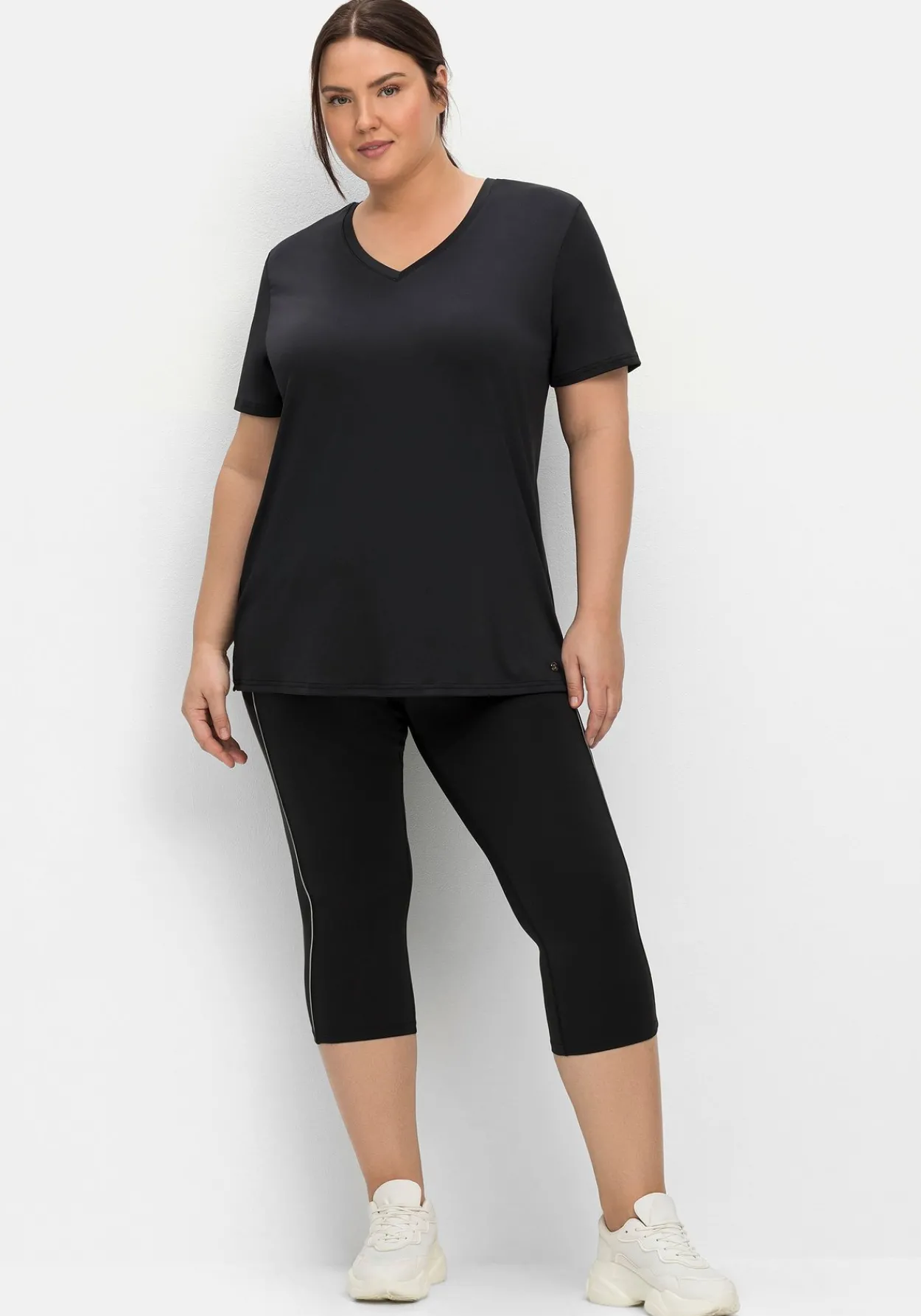Funktionsshirt mit V-Ausschnitt<sheego New