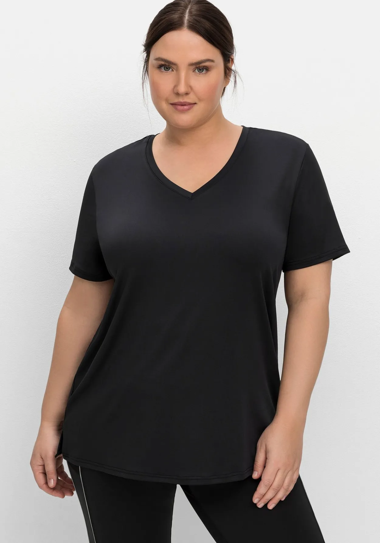Funktionsshirt mit V-Ausschnitt<sheego New
