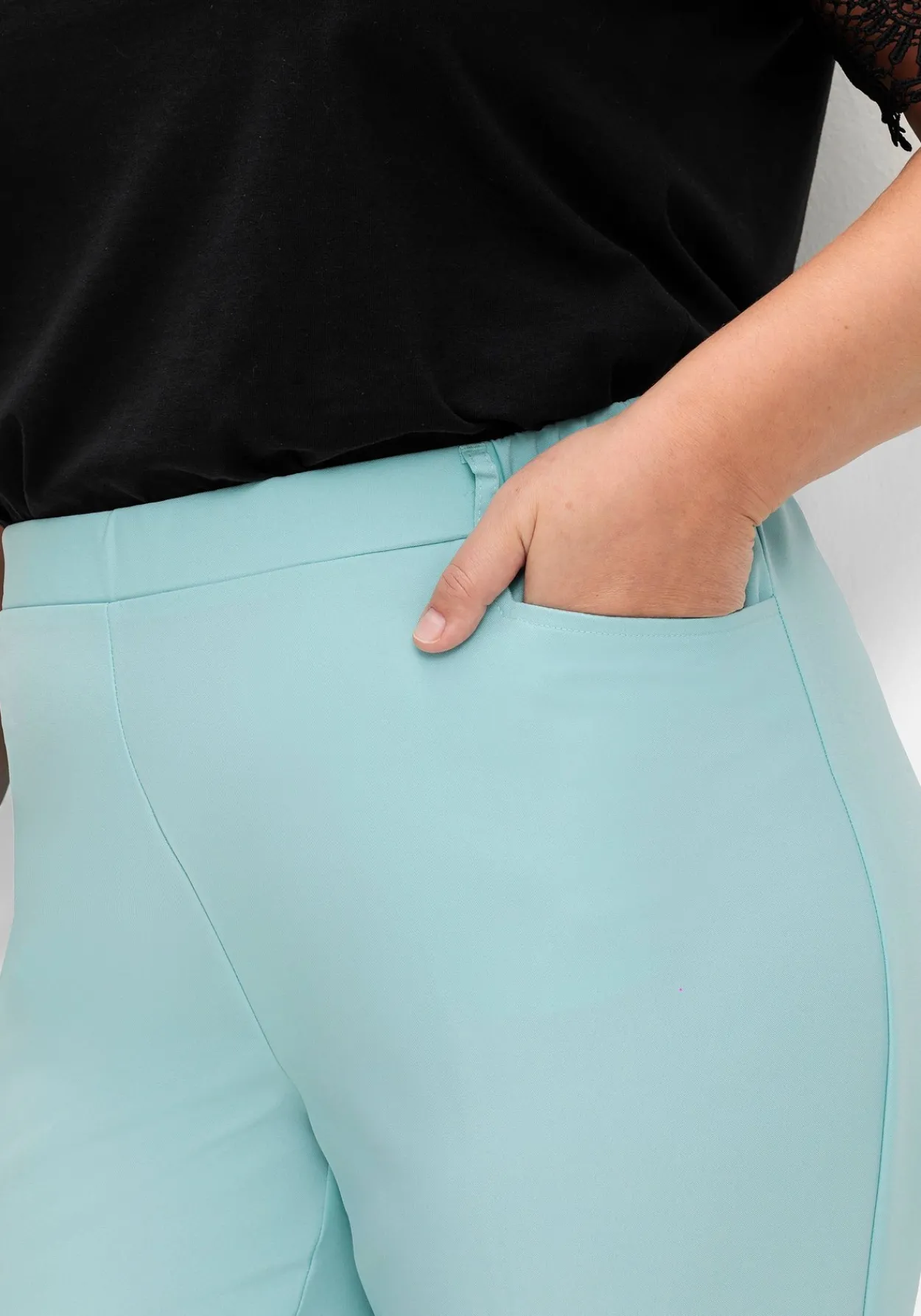 Gerade Hose mit Schlupfbund und Bügelfalten<sheego Online