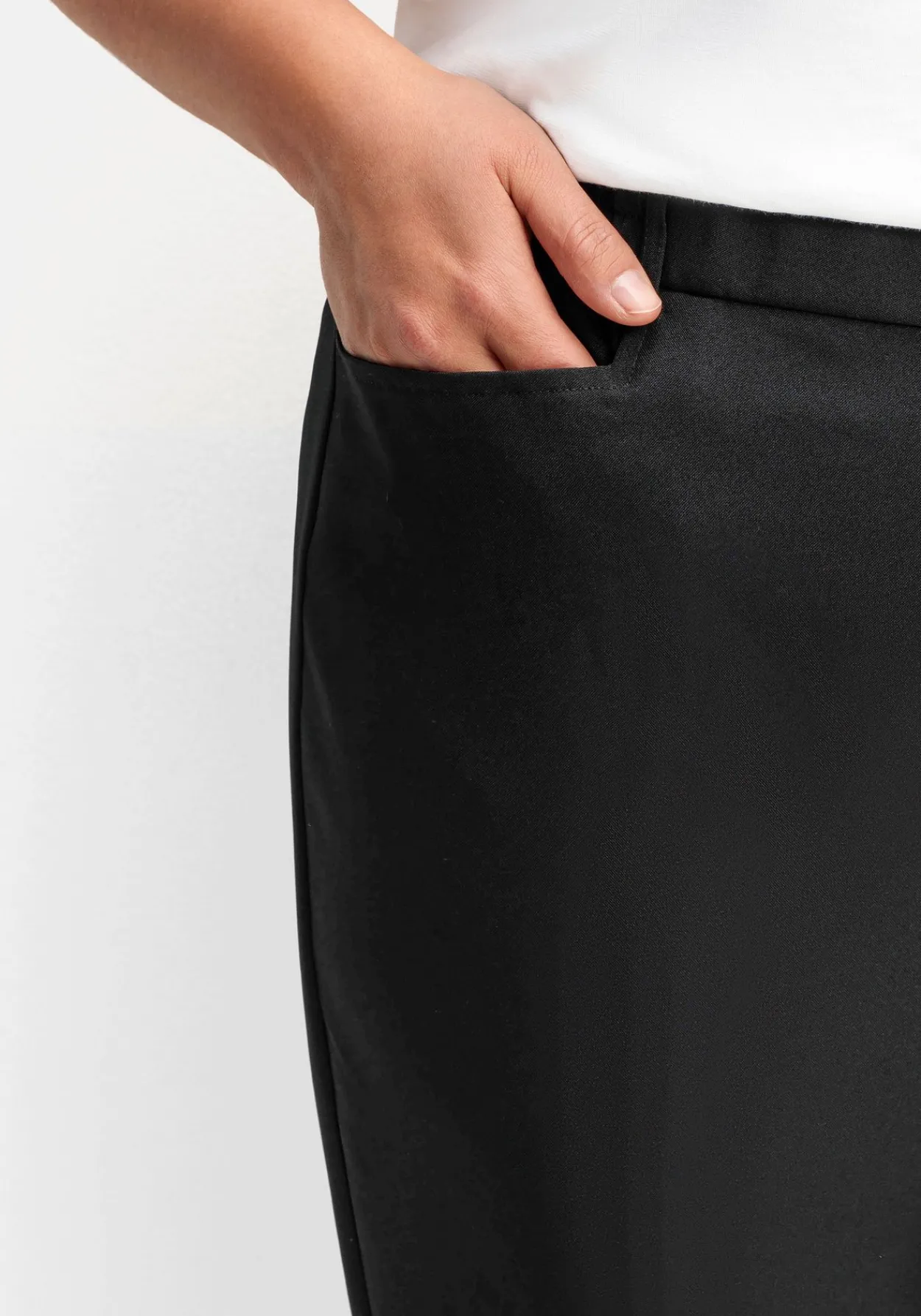 Gerade Hose mit Schlupfbund und Bügelfalten<sheego Outlet