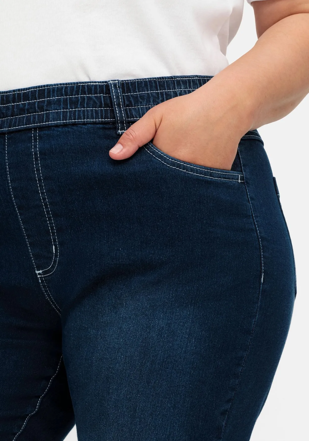 Gerade Jeans mit Rundum-Dehnbund<sheego Fashion