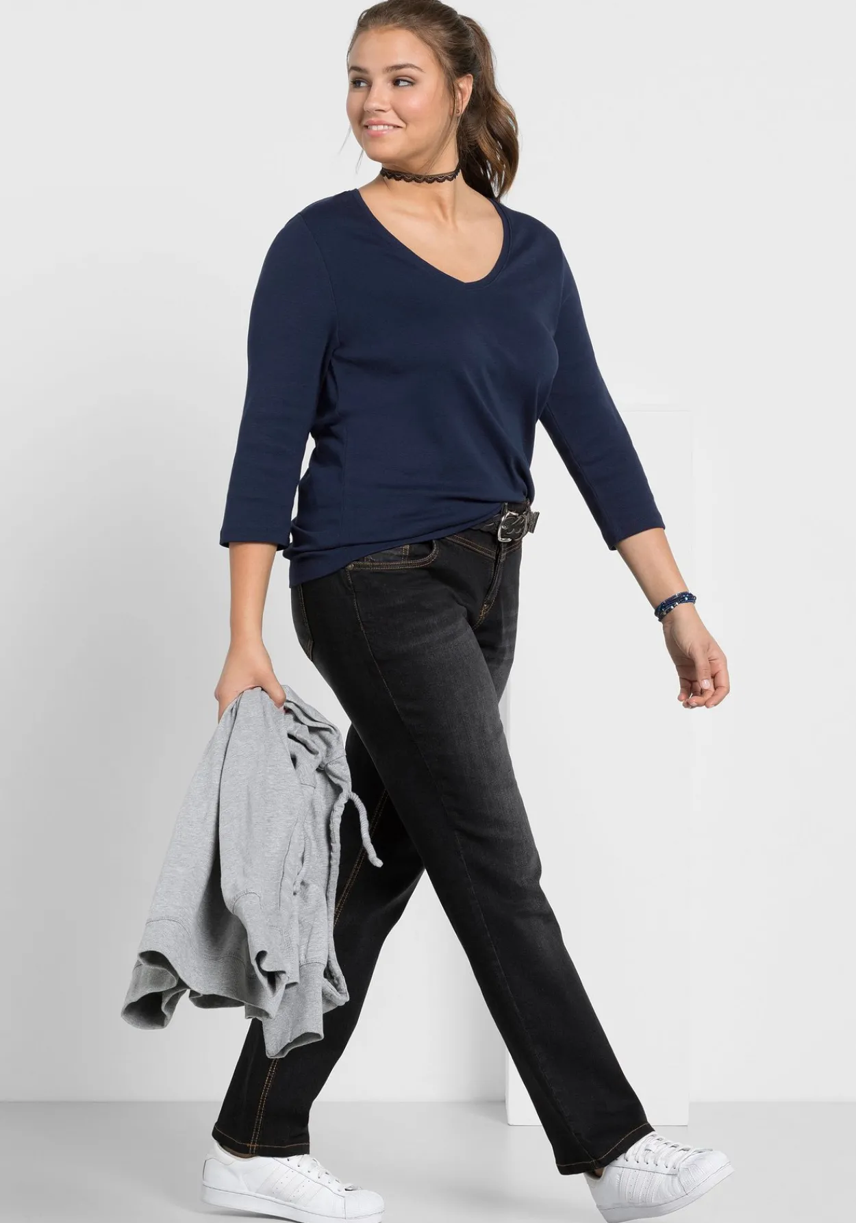 Gerade Jeans mit Used-Effekten<sheego Online