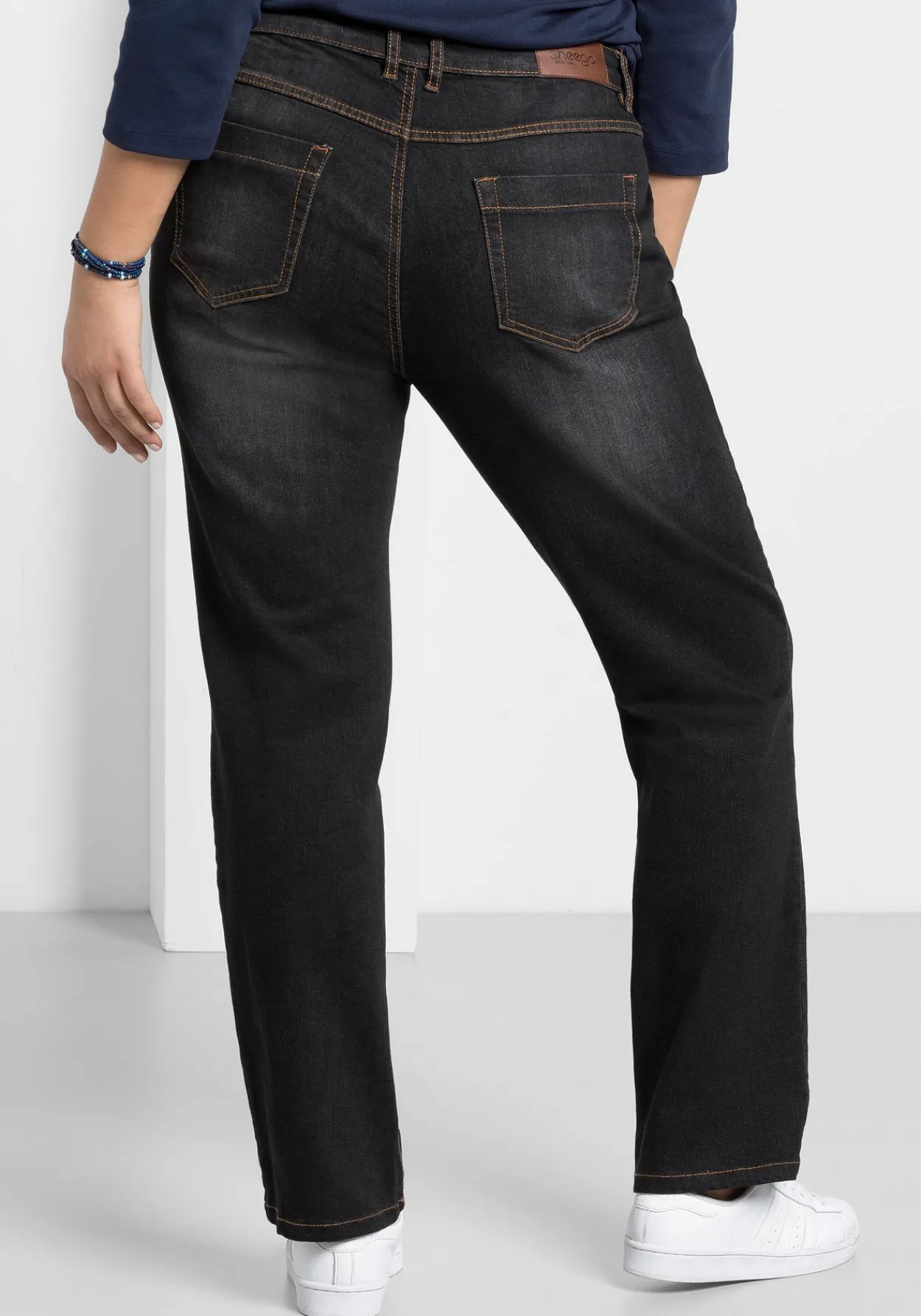 Gerade Jeans mit Used-Effekten<sheego Online