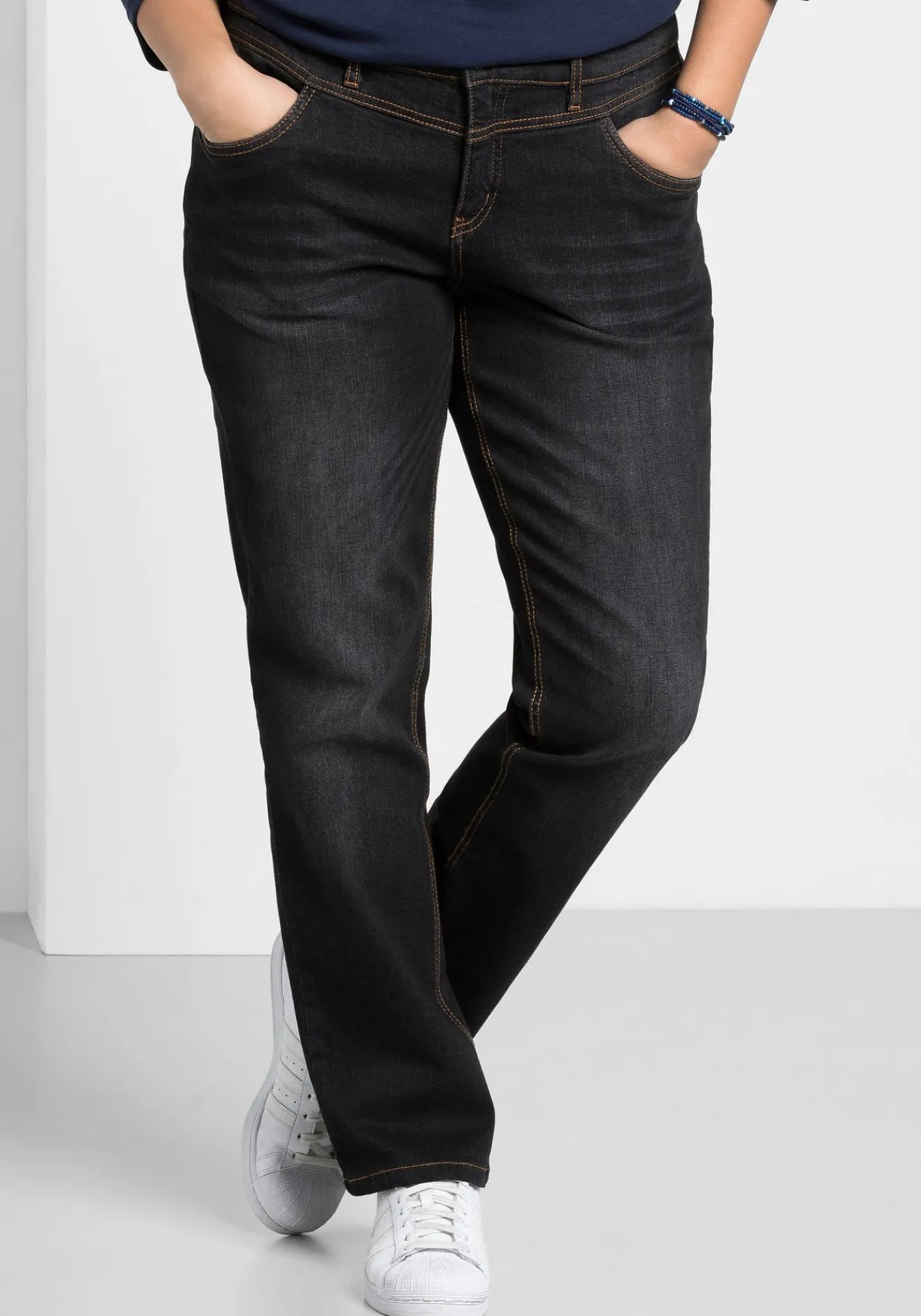 Gerade Jeans mit Used-Effekten<sheego Online