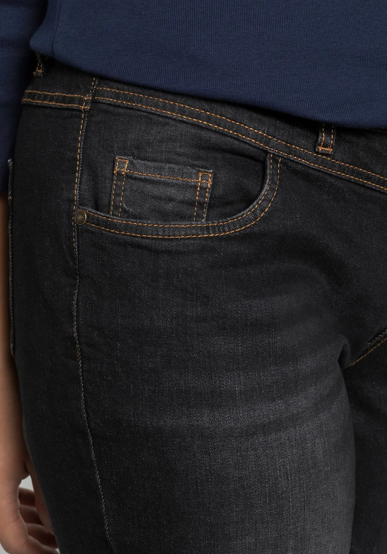Gerade Jeans mit Used-Effekten<sheego Online