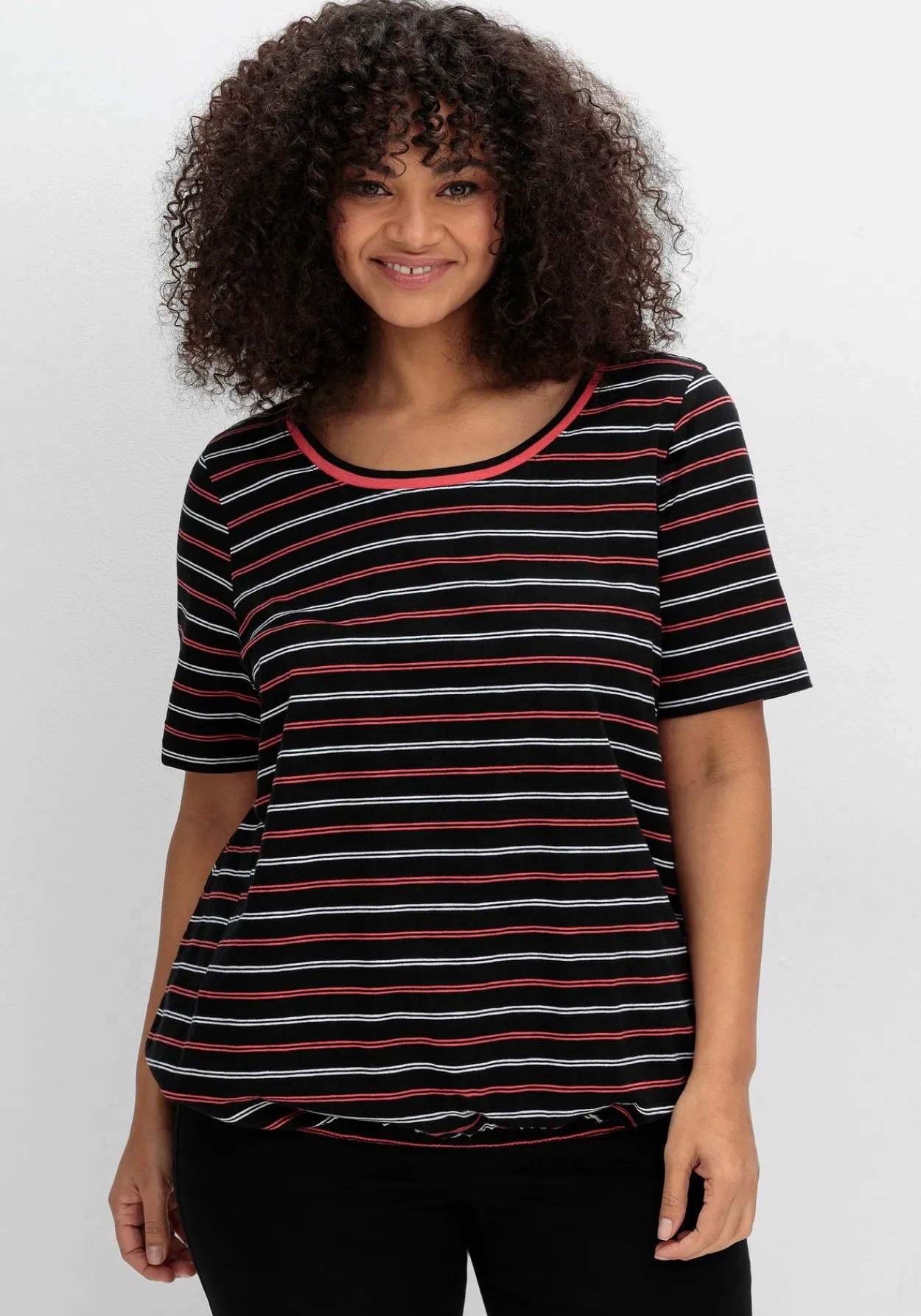 Gestreiftes Shirt mit Gummizugbund<sheego Hot