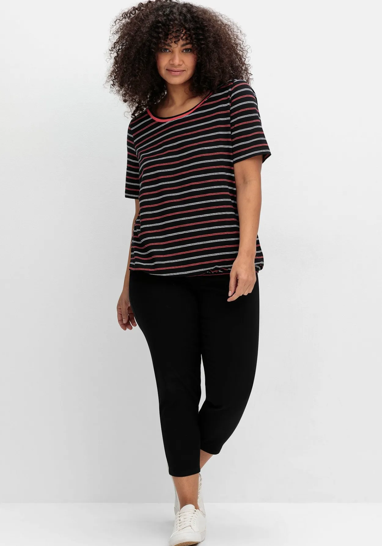 Gestreiftes Shirt mit Gummizugbund<sheego Hot